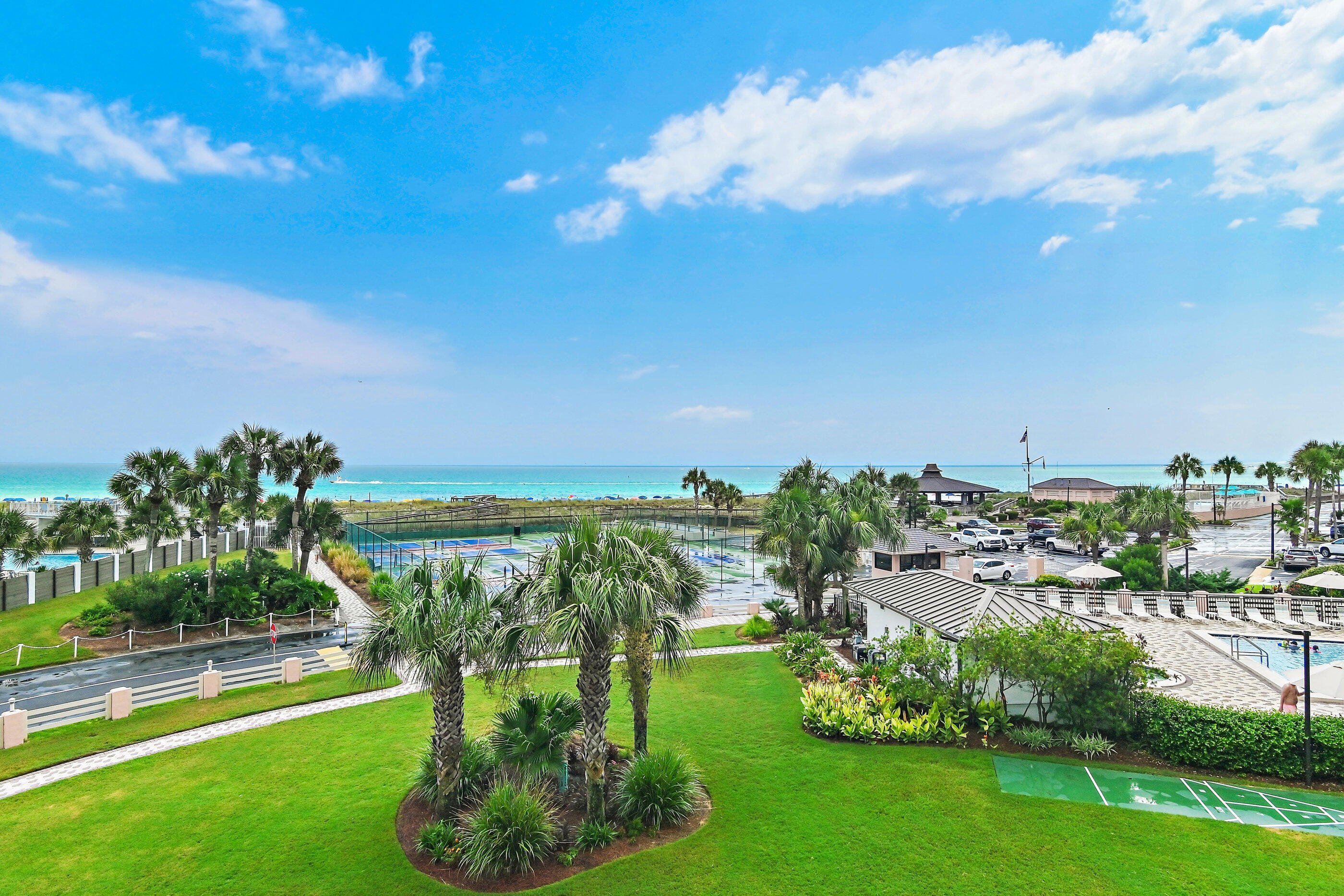 ISLANDER CONDO - Residential