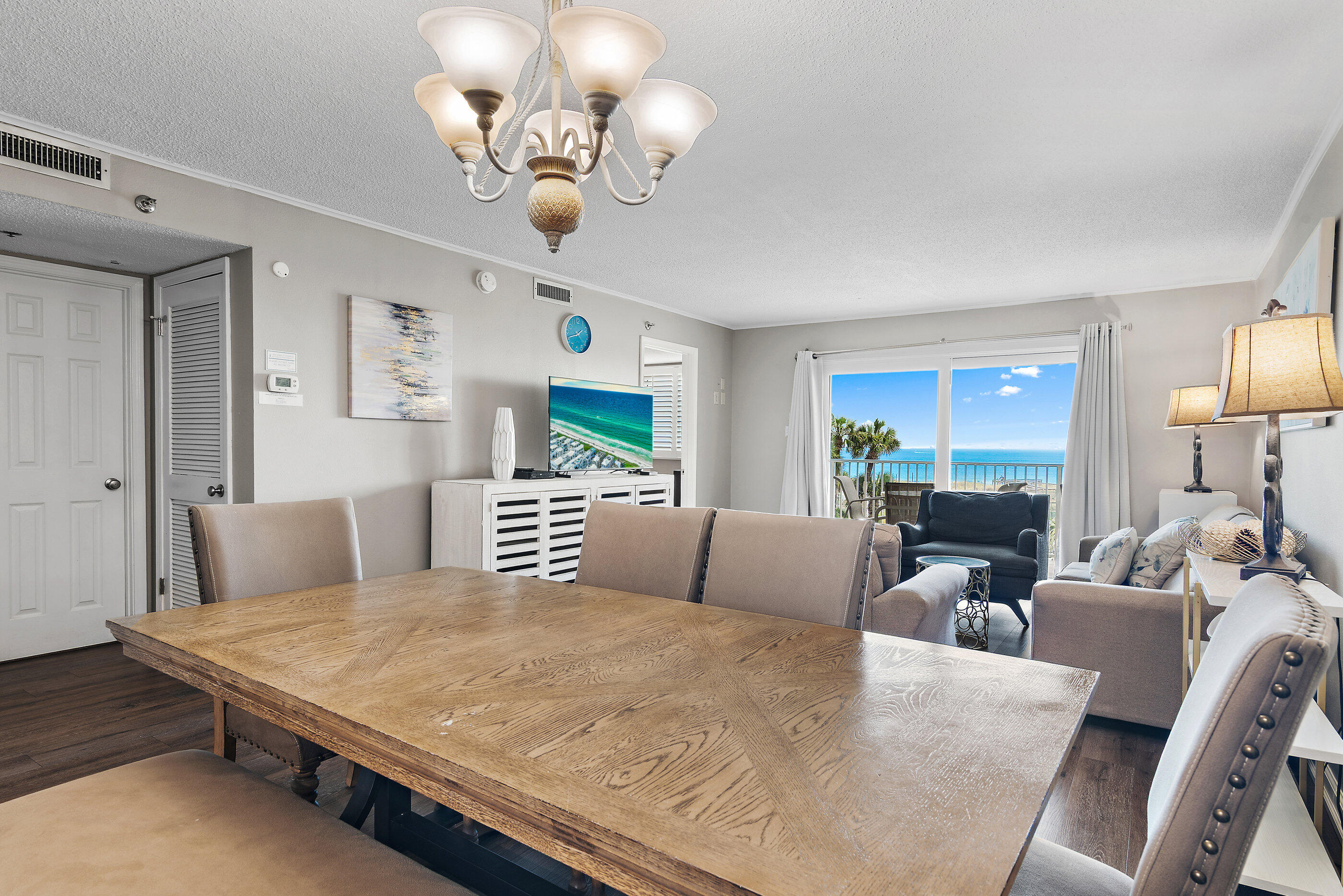 ISLANDER CONDO - Residential