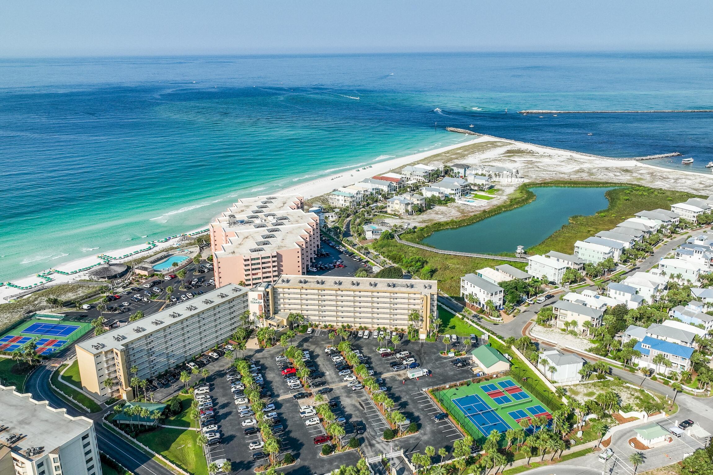 ISLANDER CONDO - Residential