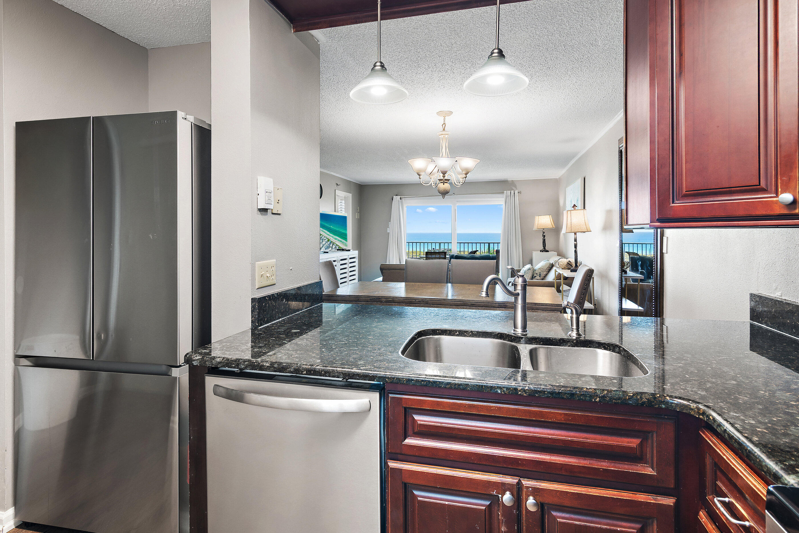 ISLANDER CONDO - Residential