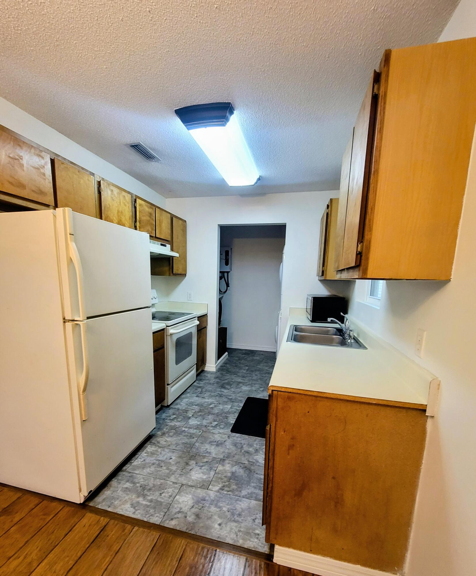 METES & BOUNDS - Residential Lease
