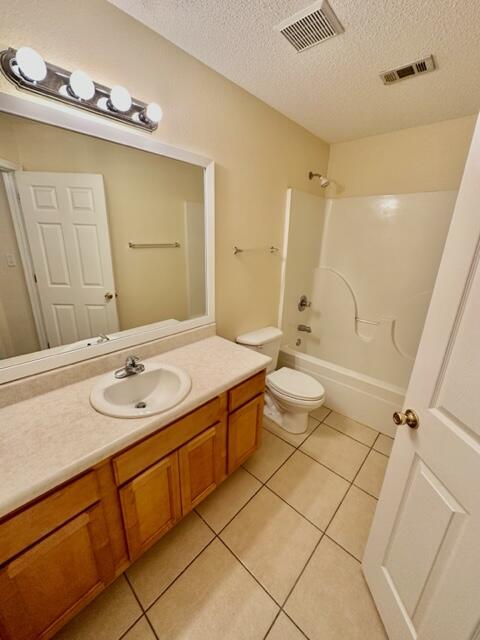 SANTA ROSA OAKS CONDOMINIUM - Residential