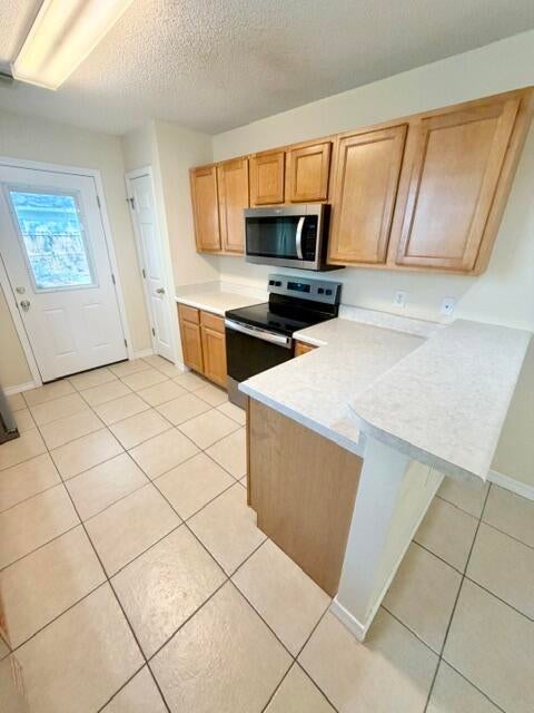 SANTA ROSA OAKS CONDOMINIUM - Residential