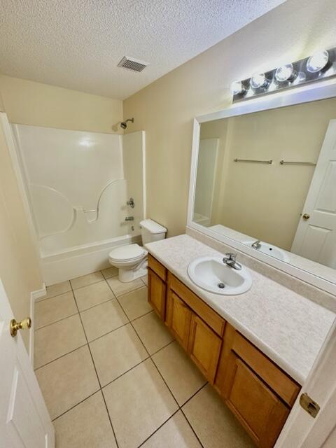 SANTA ROSA OAKS CONDOMINIUM - Residential
