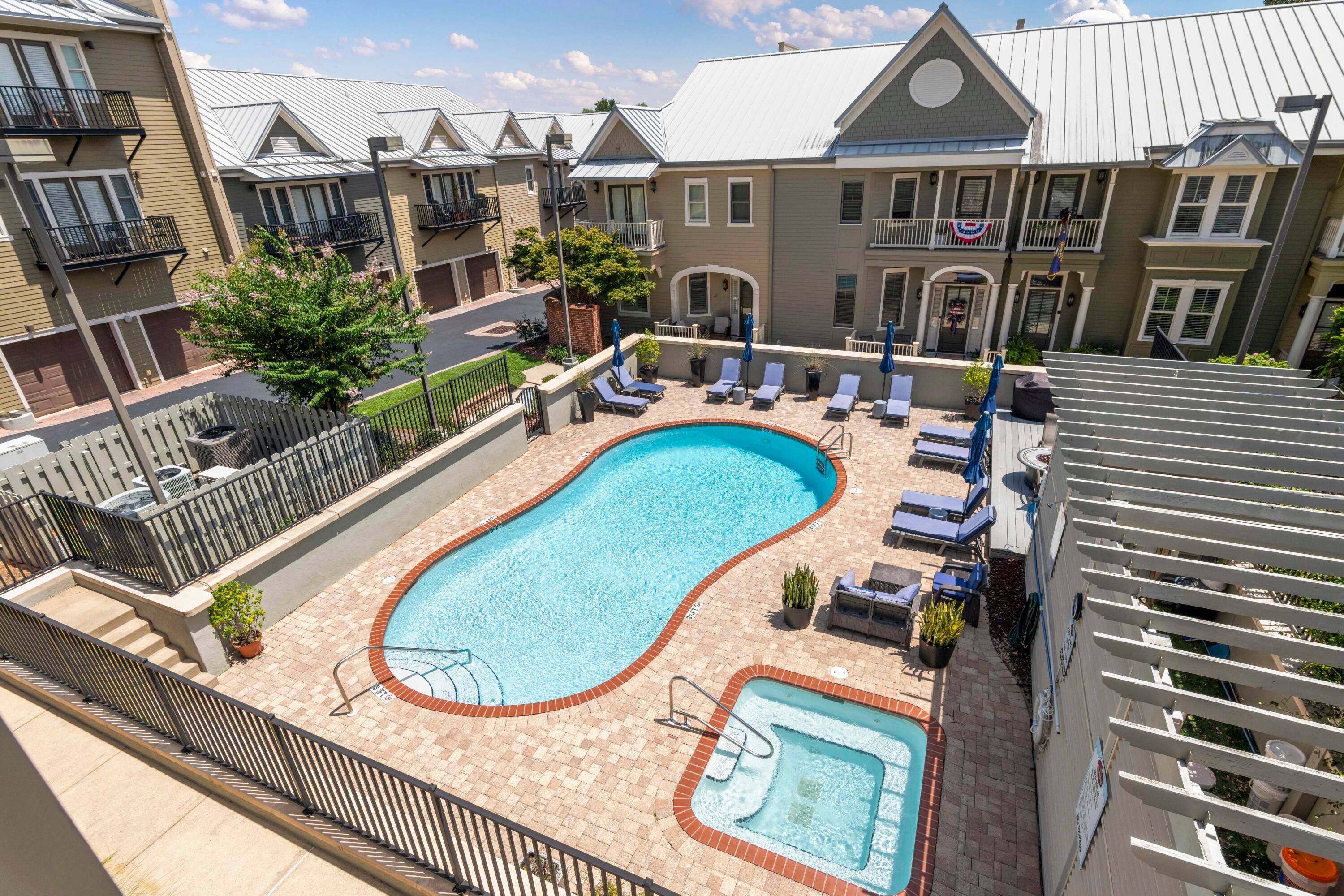 COURT OF NORTH HILL - Residential