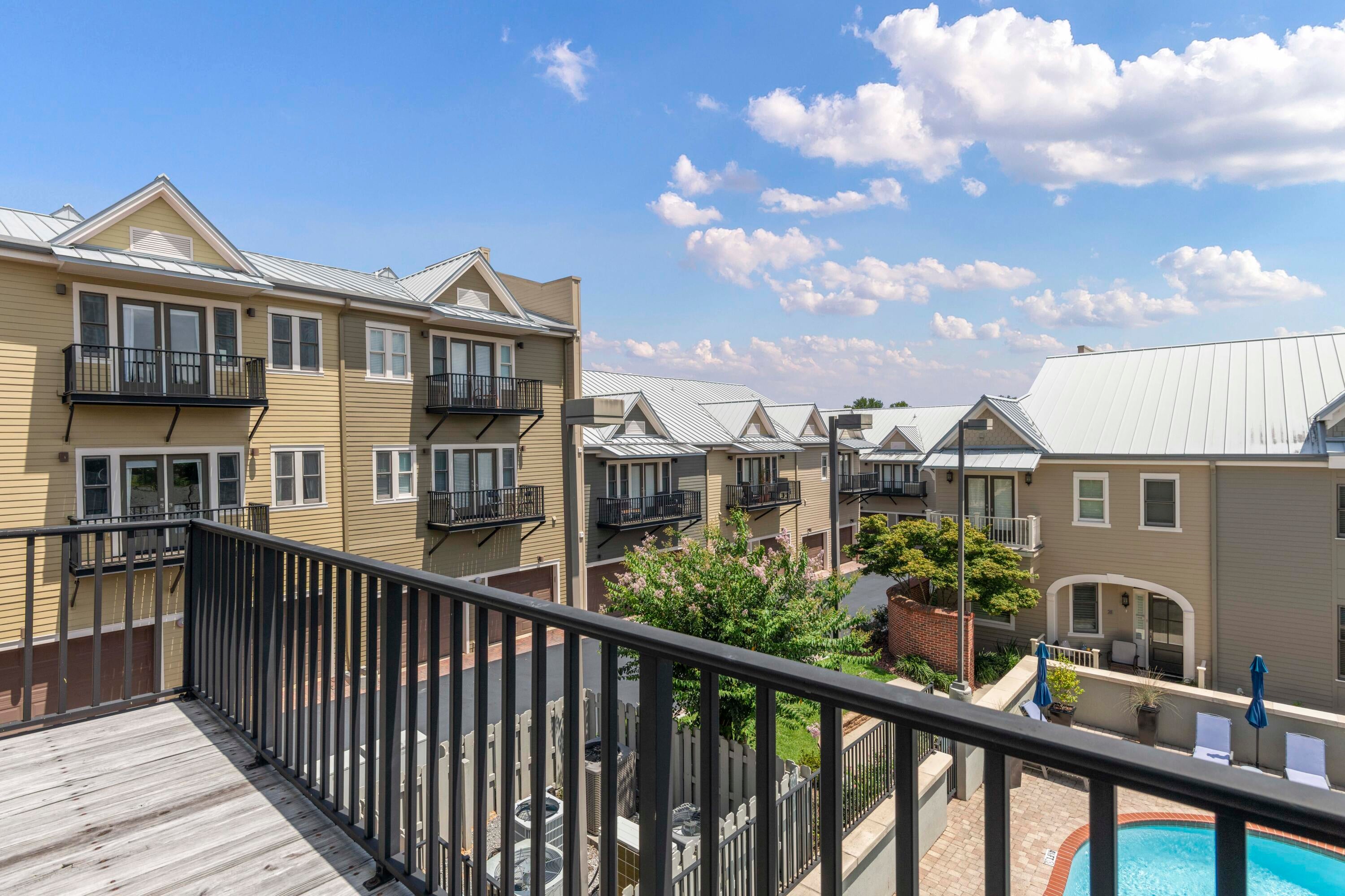COURT OF NORTH HILL - Residential