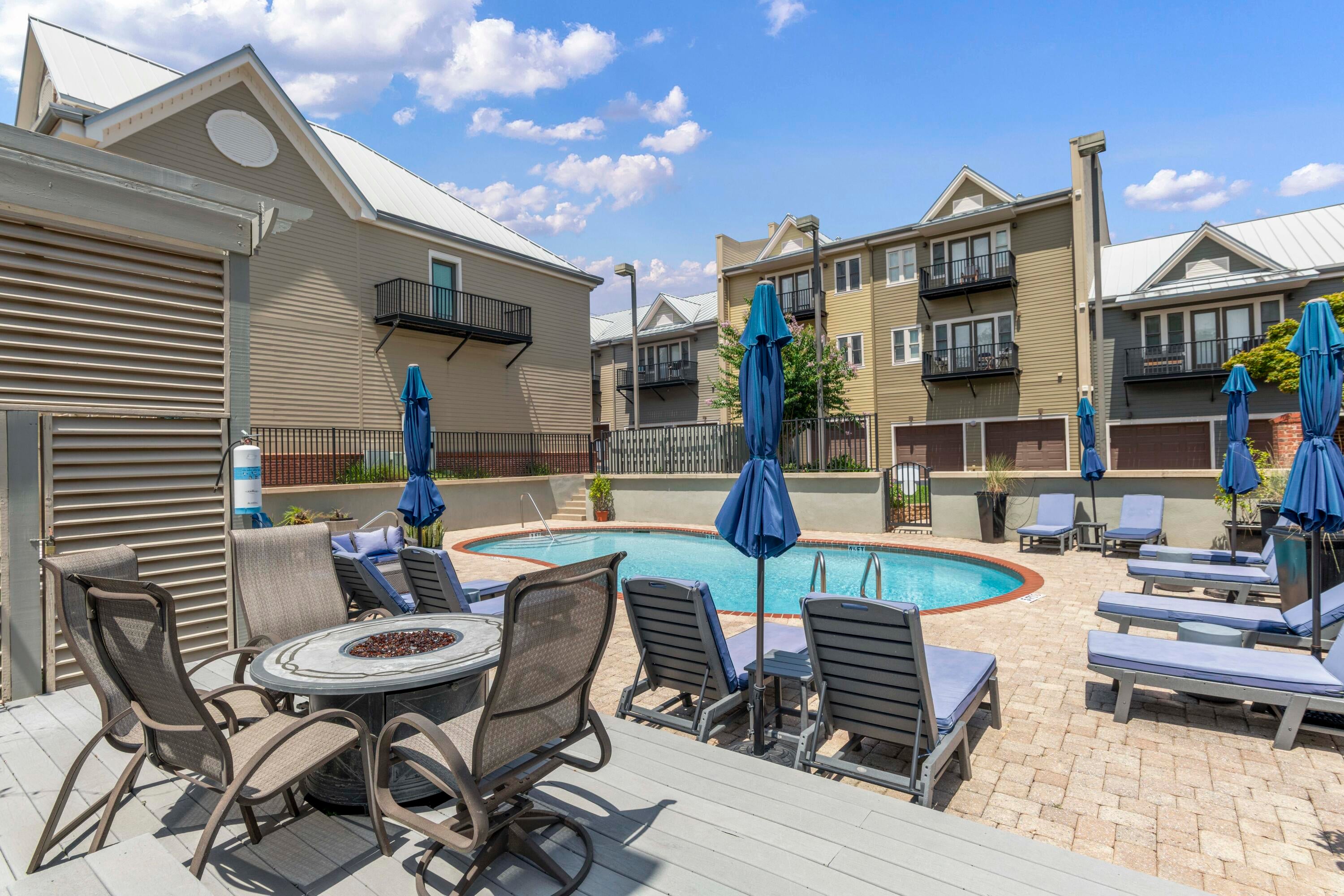 COURT OF NORTH HILL - Residential