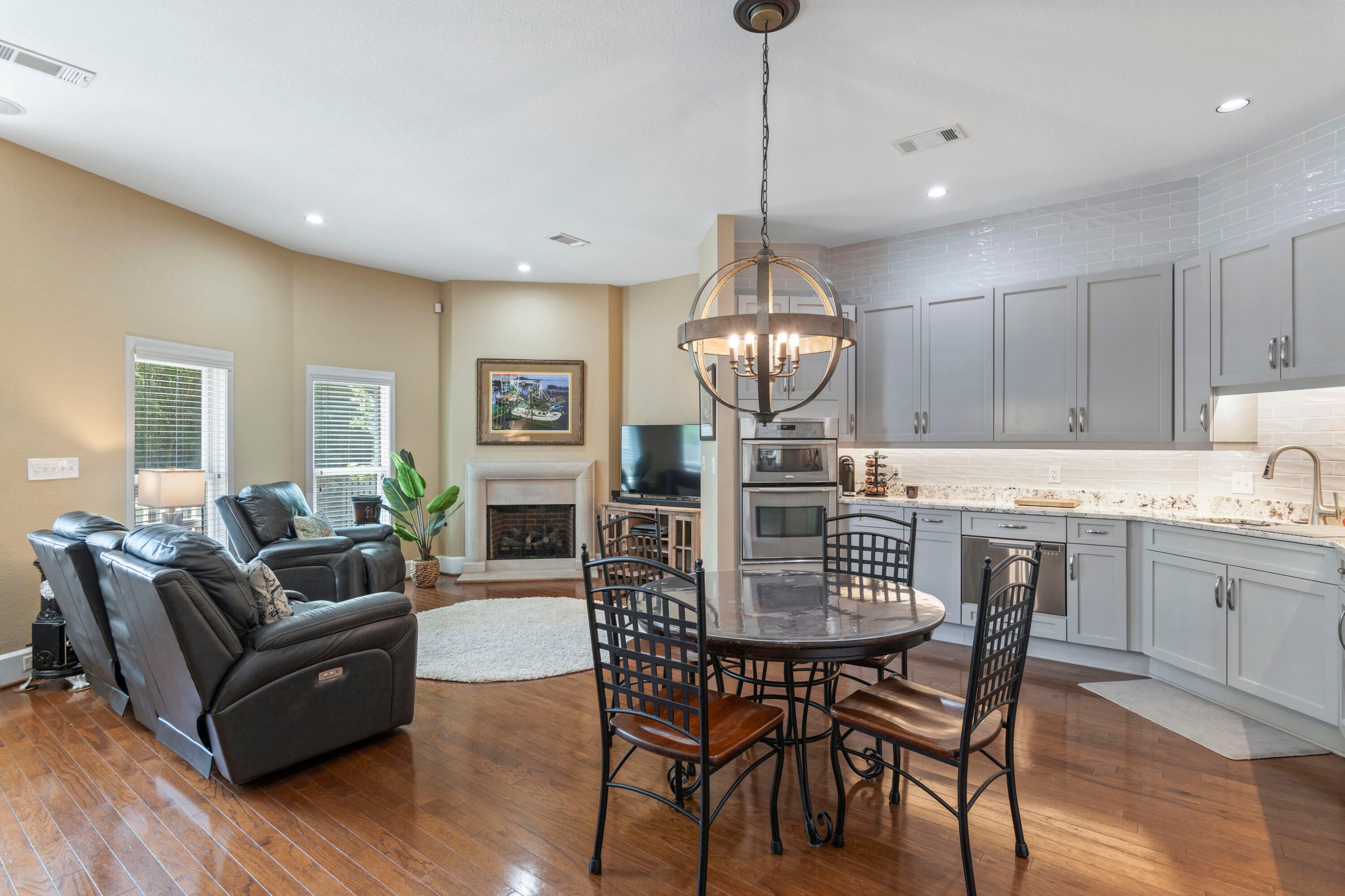 COURT OF NORTH HILL - Residential