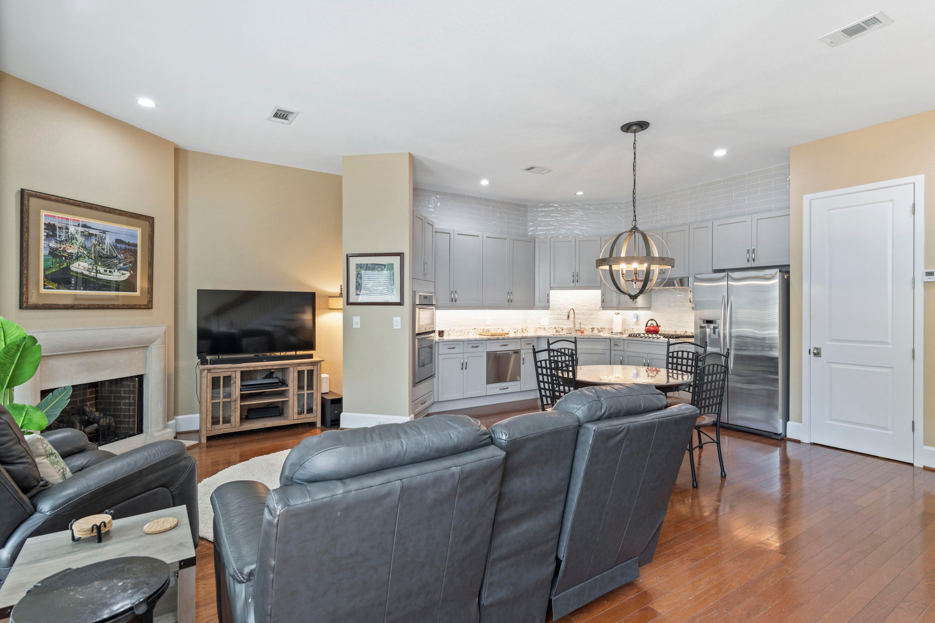 COURT OF NORTH HILL - Residential