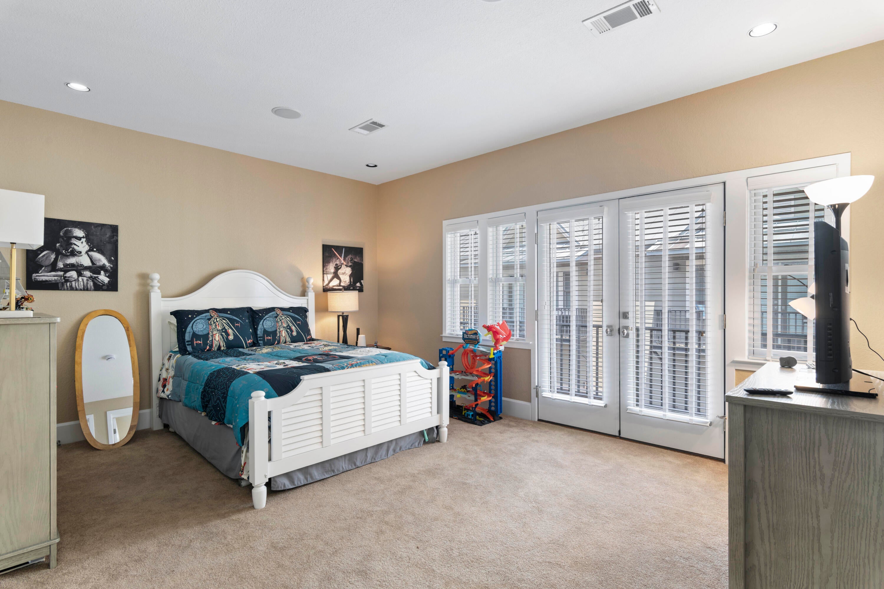 COURT OF NORTH HILL - Residential