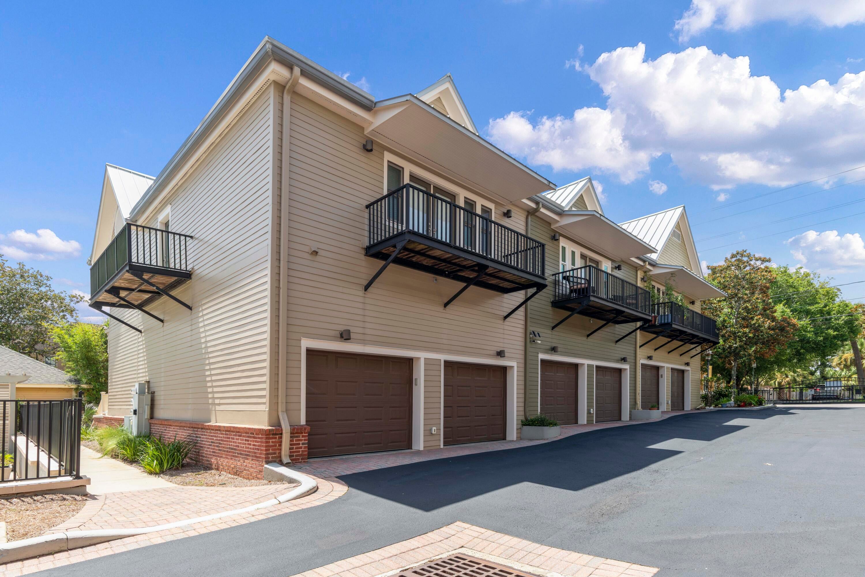 COURT OF NORTH HILL - Residential