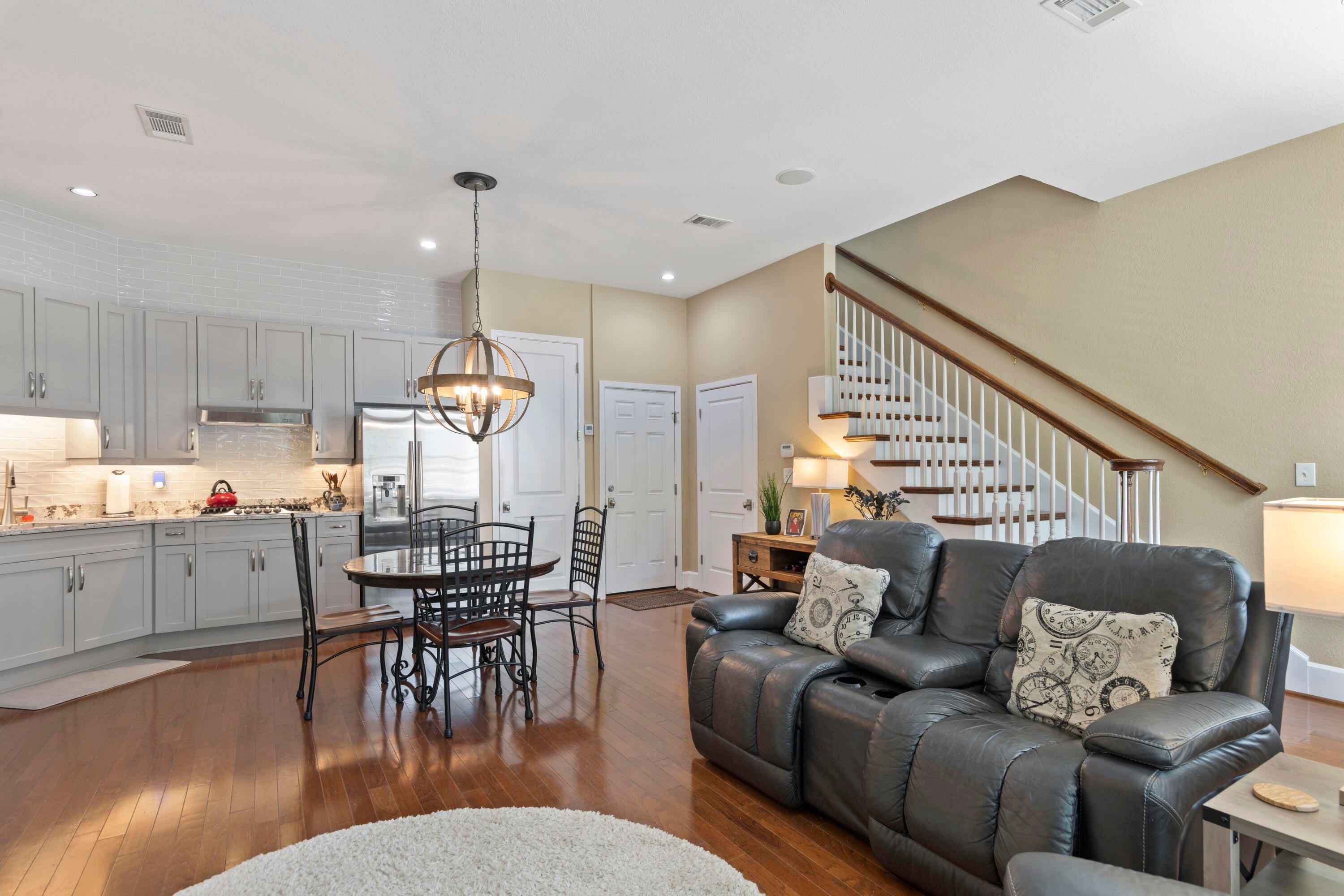 COURT OF NORTH HILL - Residential