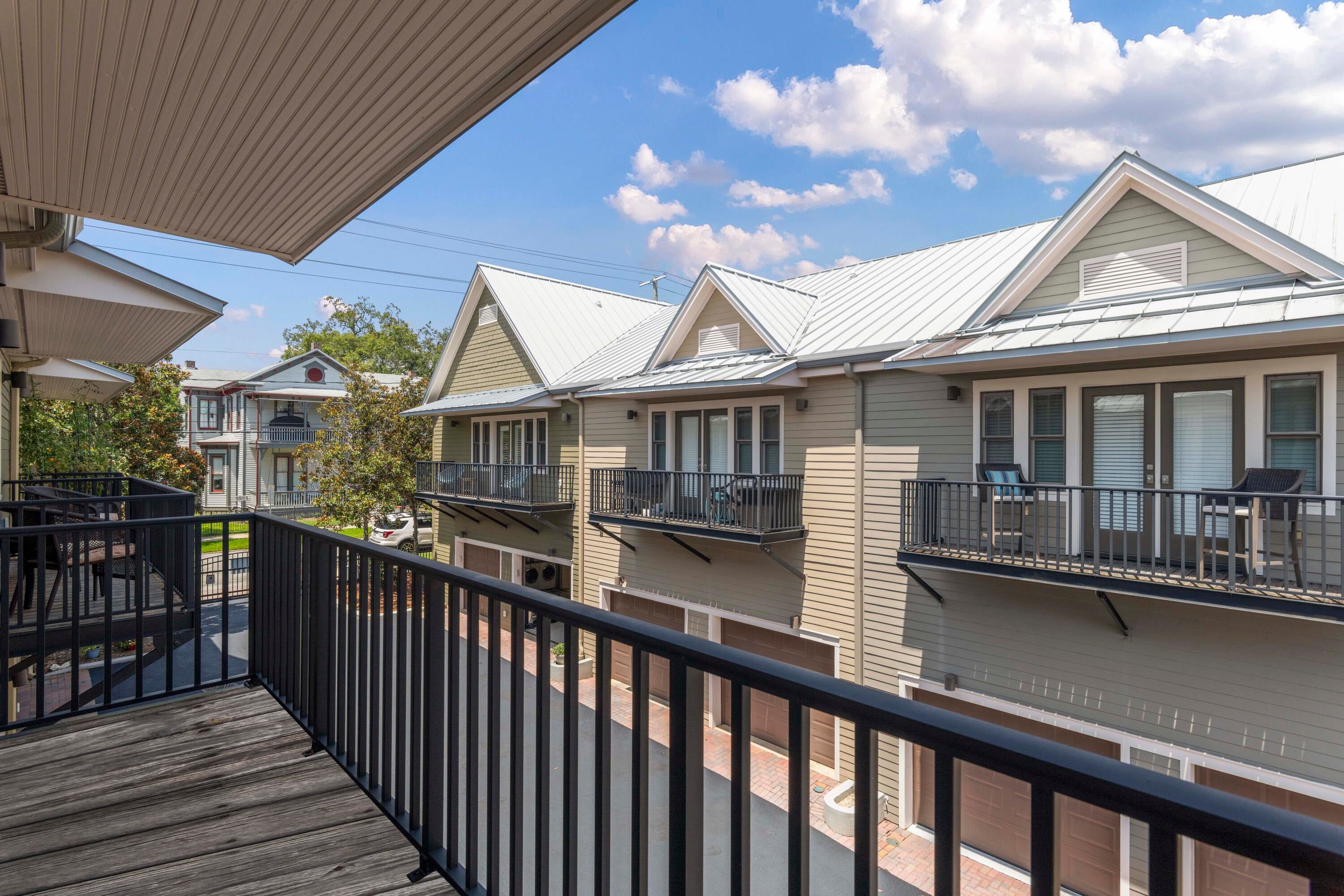 COURT OF NORTH HILL - Residential