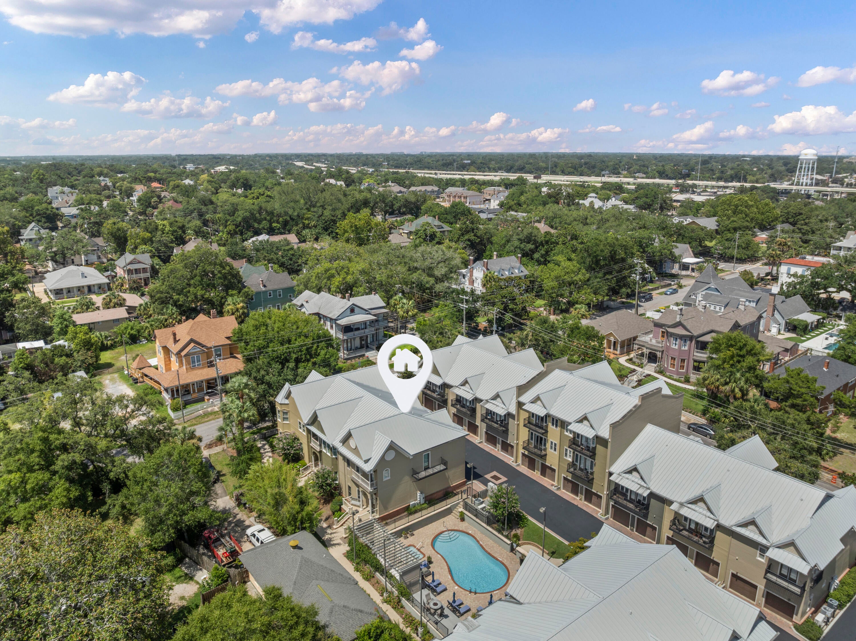 COURT OF NORTH HILL - Residential