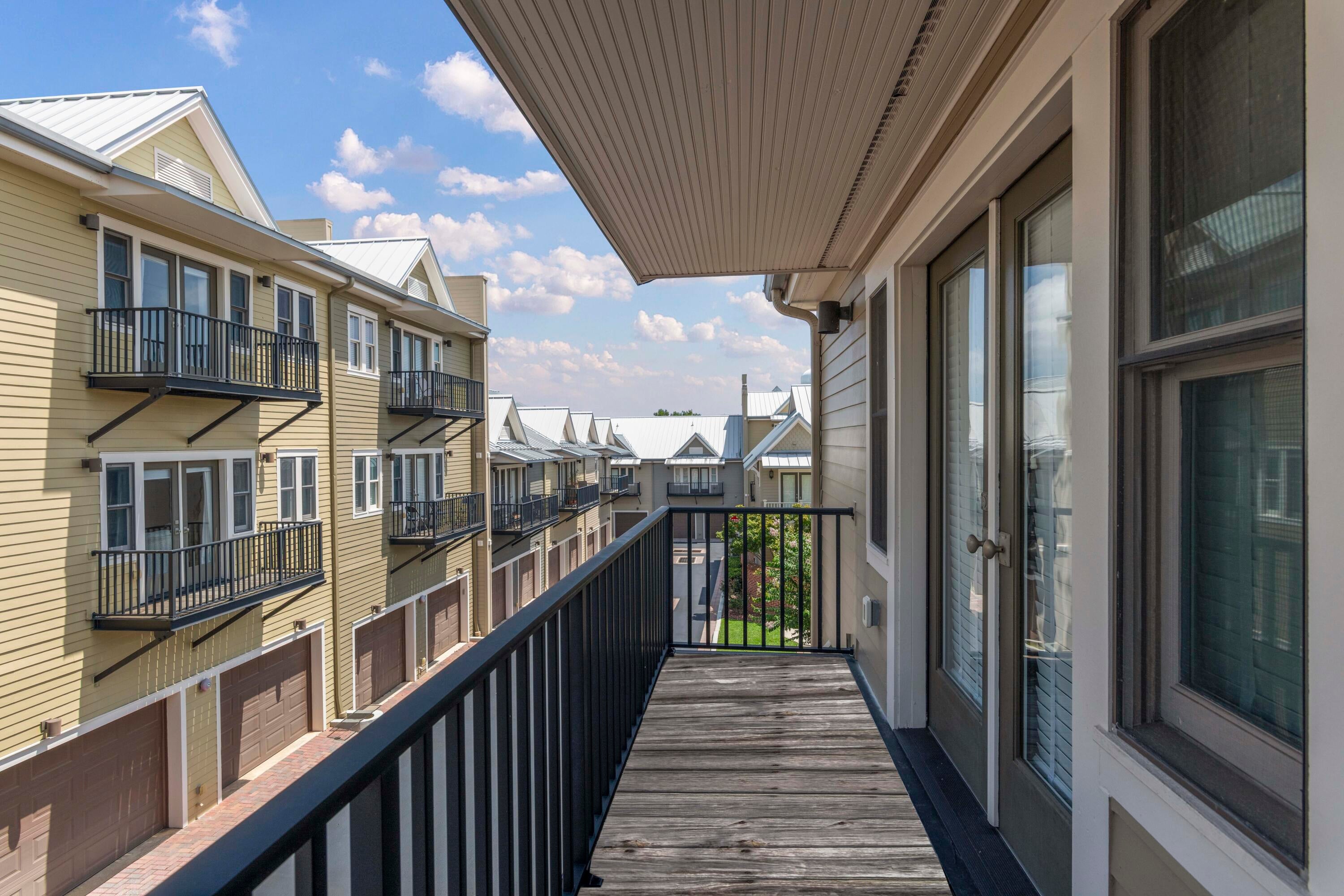COURT OF NORTH HILL - Residential
