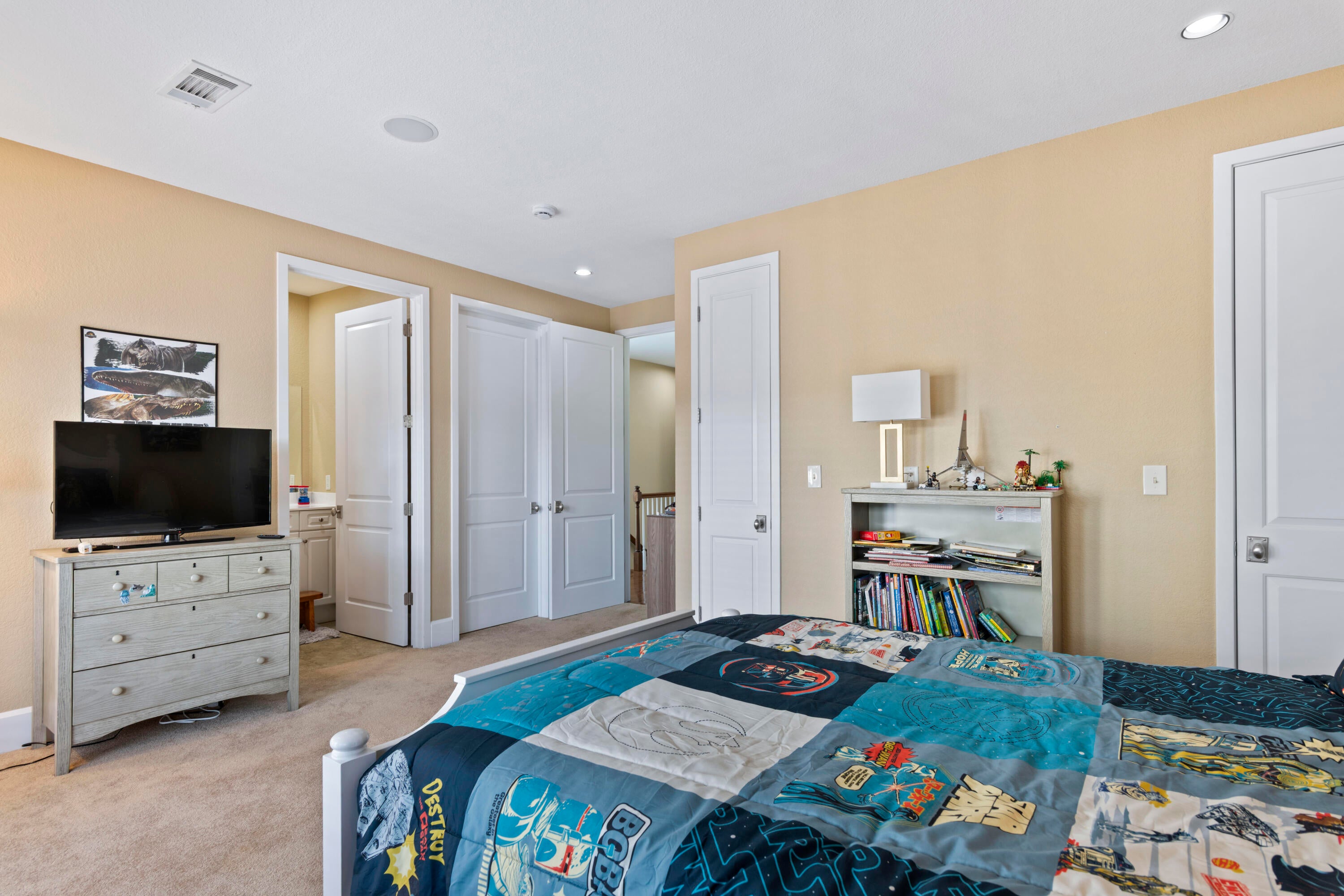COURT OF NORTH HILL - Residential