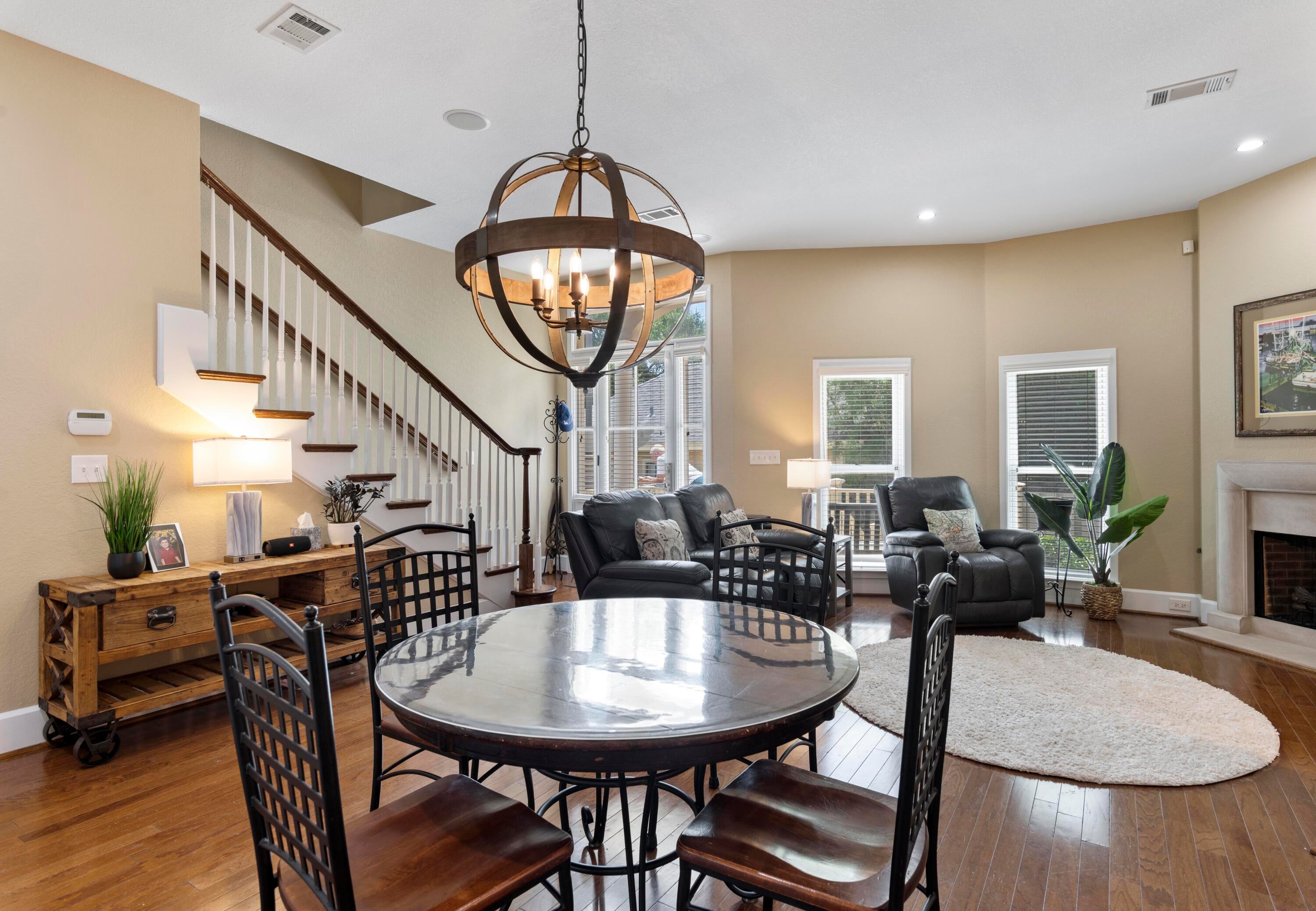 COURT OF NORTH HILL - Residential
