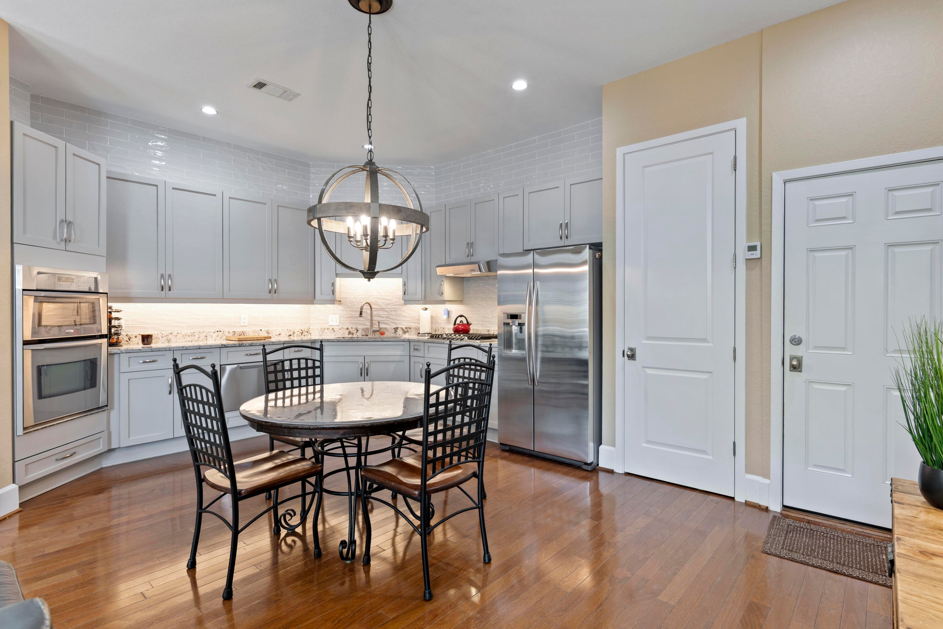 COURT OF NORTH HILL - Residential