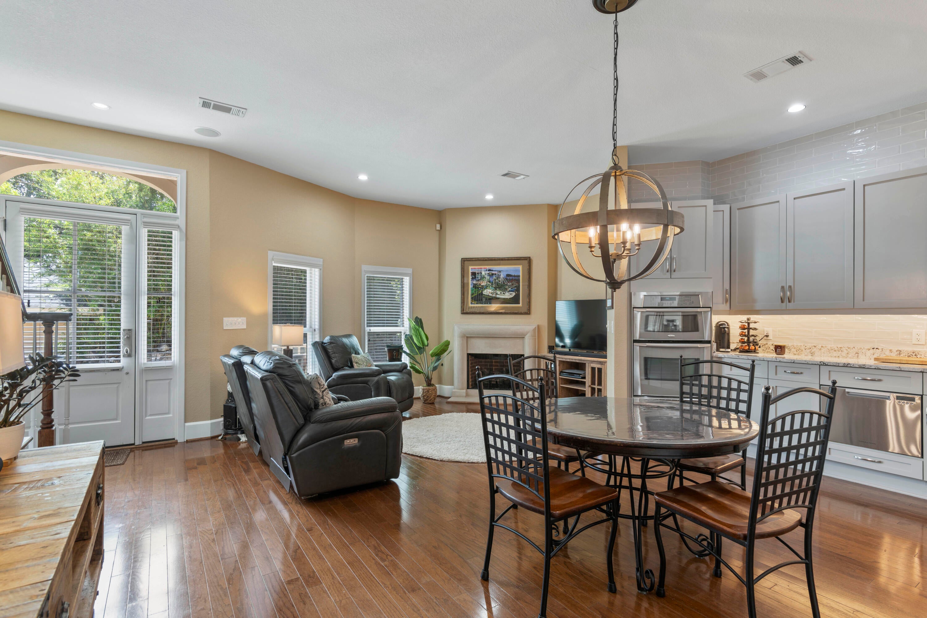 COURT OF NORTH HILL - Residential