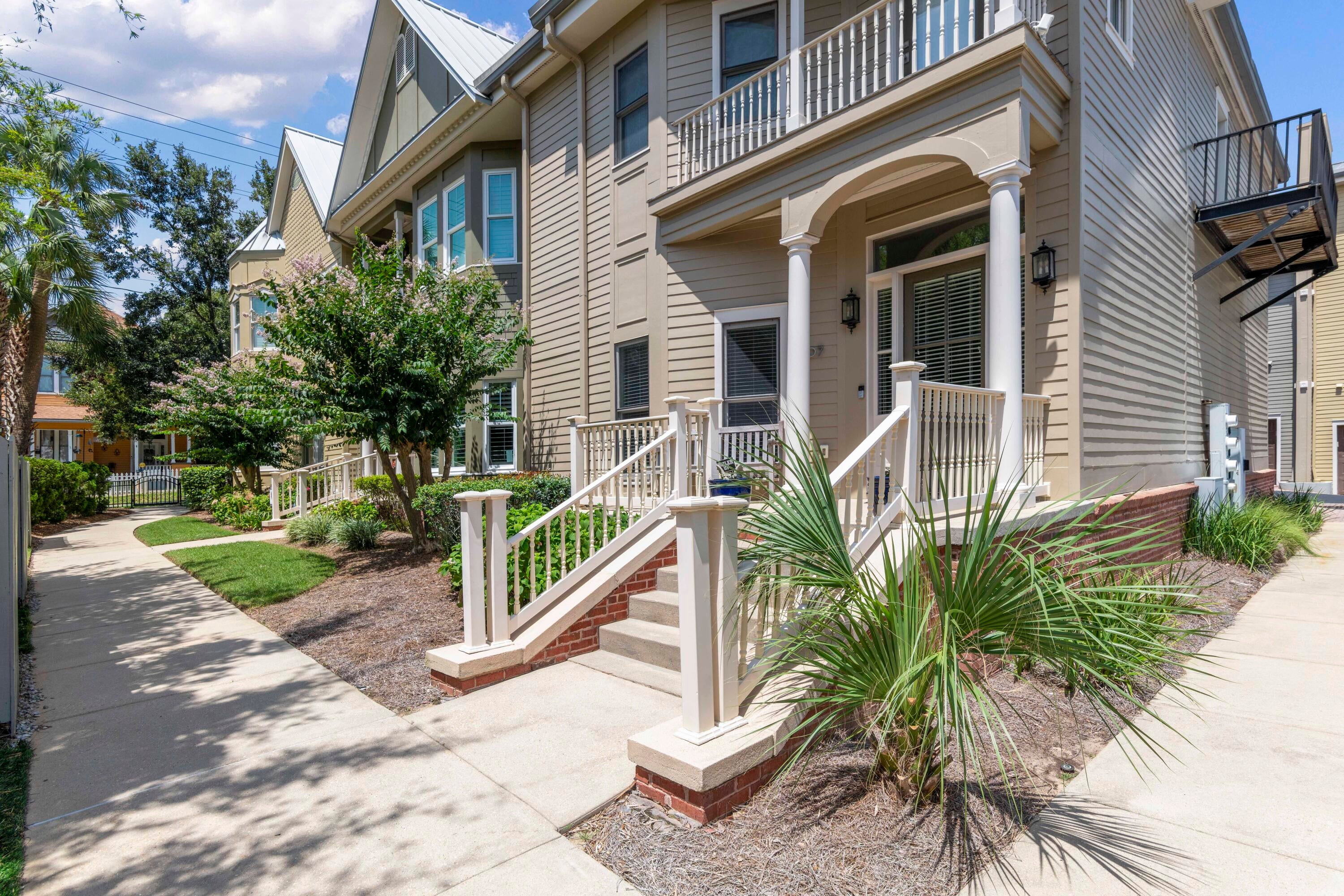COURT OF NORTH HILL - Residential