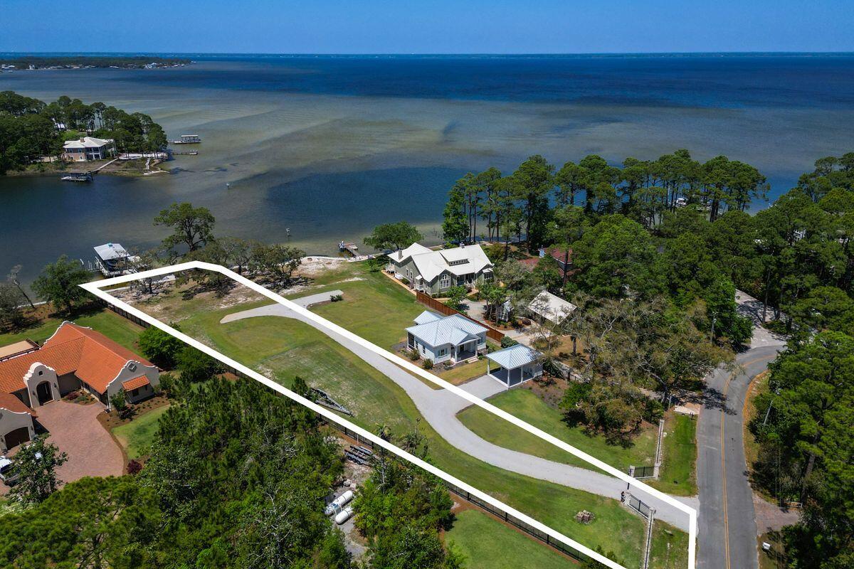 HEWETT BAYOU - Land