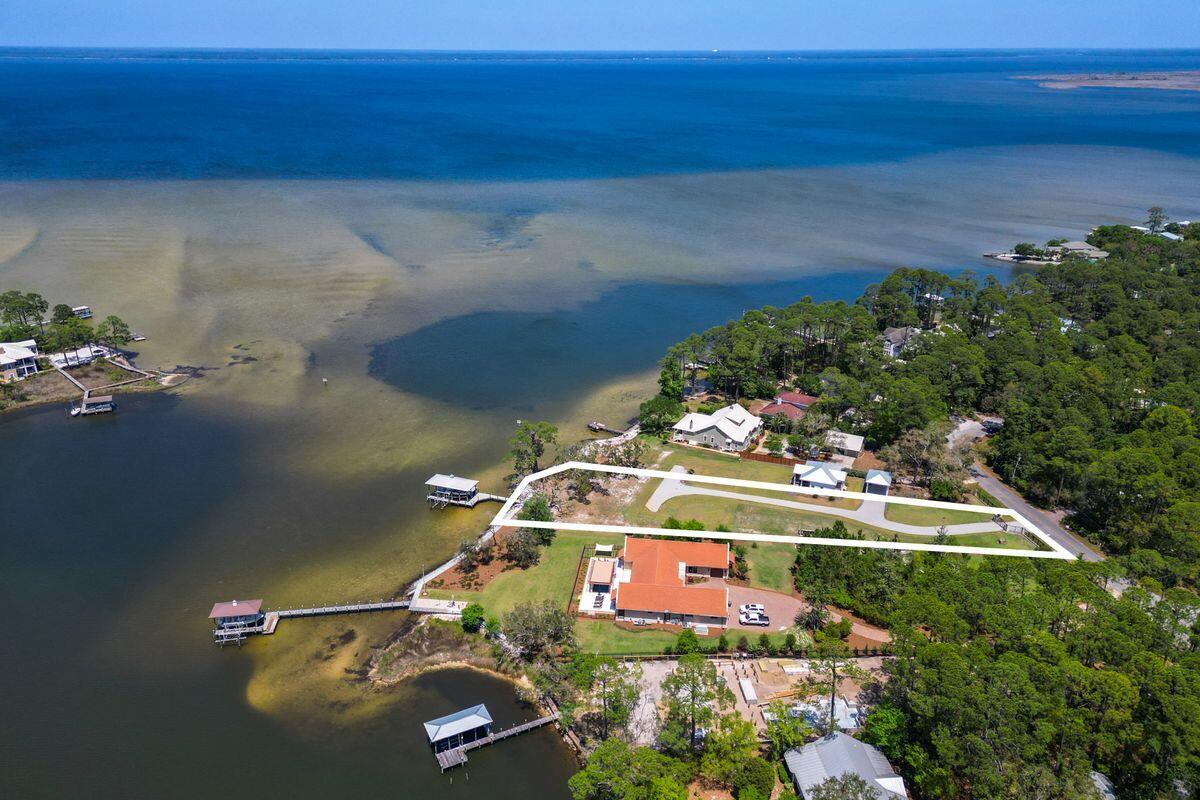 HEWETT BAYOU - Land