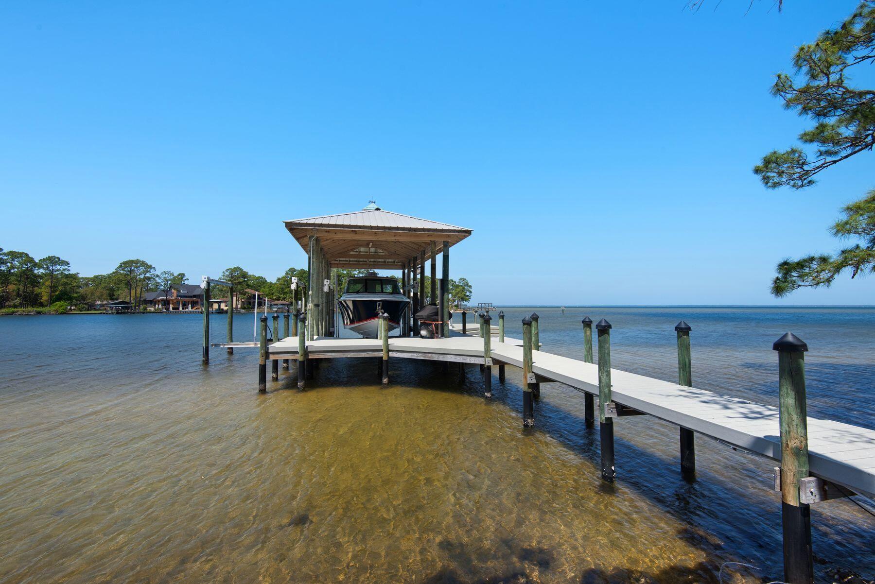 HEWETT BAYOU - Land