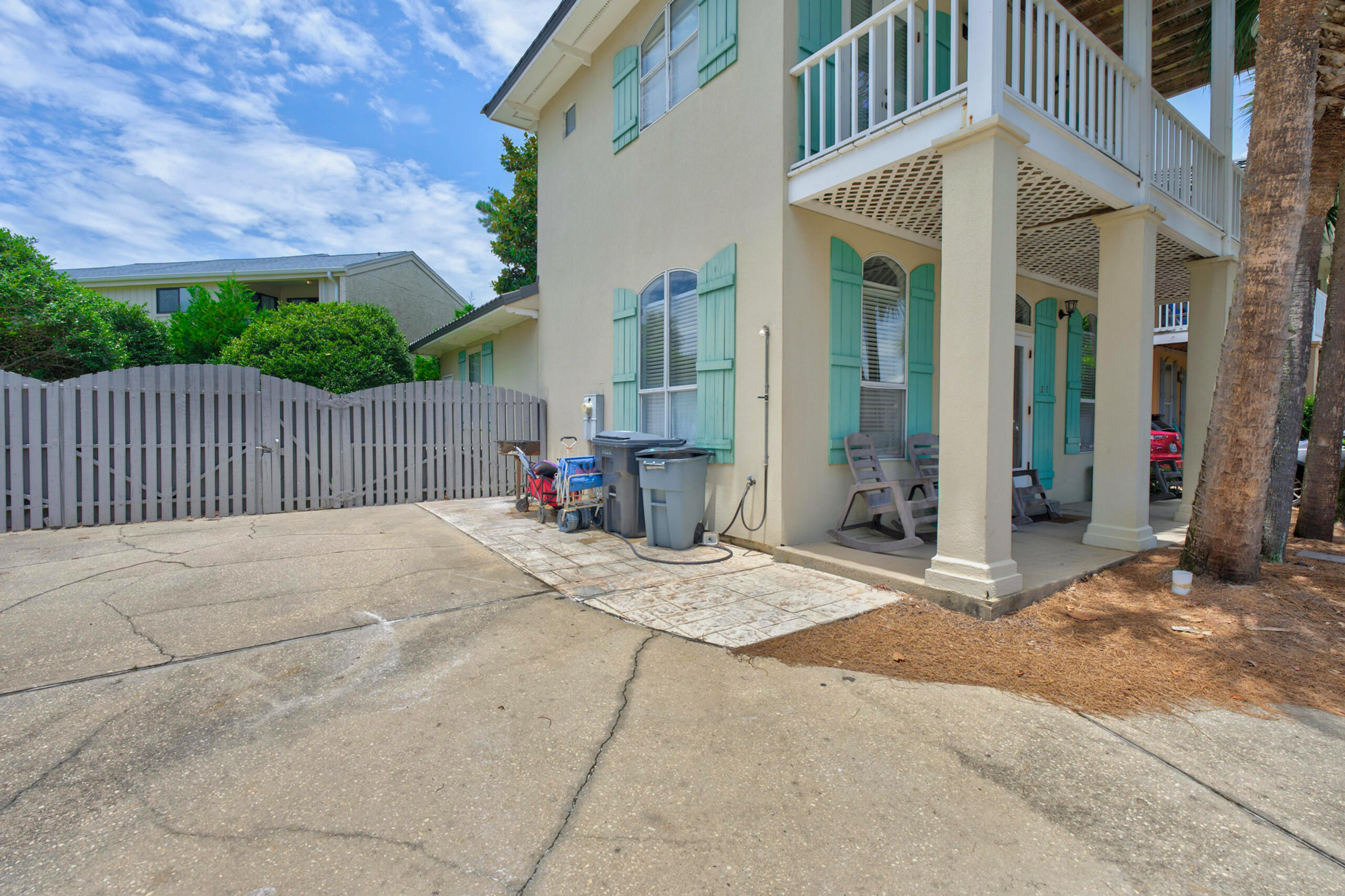 EMERALD SHORES - Residential