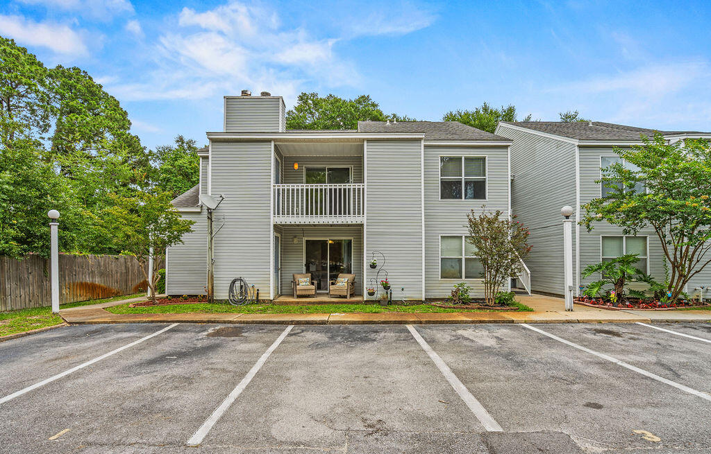 Nice 1 story condo in the middle of FWB, close to both bases, hospital, schools, shopping, restaurants, EVERYTHING! Pretty lvp floors throughout- no carpet! Wood burning fireplace in the living room. All kitchen appliances in place w/ a pantry, breakfast bar & separate dining area. All electric! Outside you have a covered back patio great for relaxing & entertaining w/ a partially privacy fenced community backyard. Covered front porch w/ storage closet for your extra stuff.