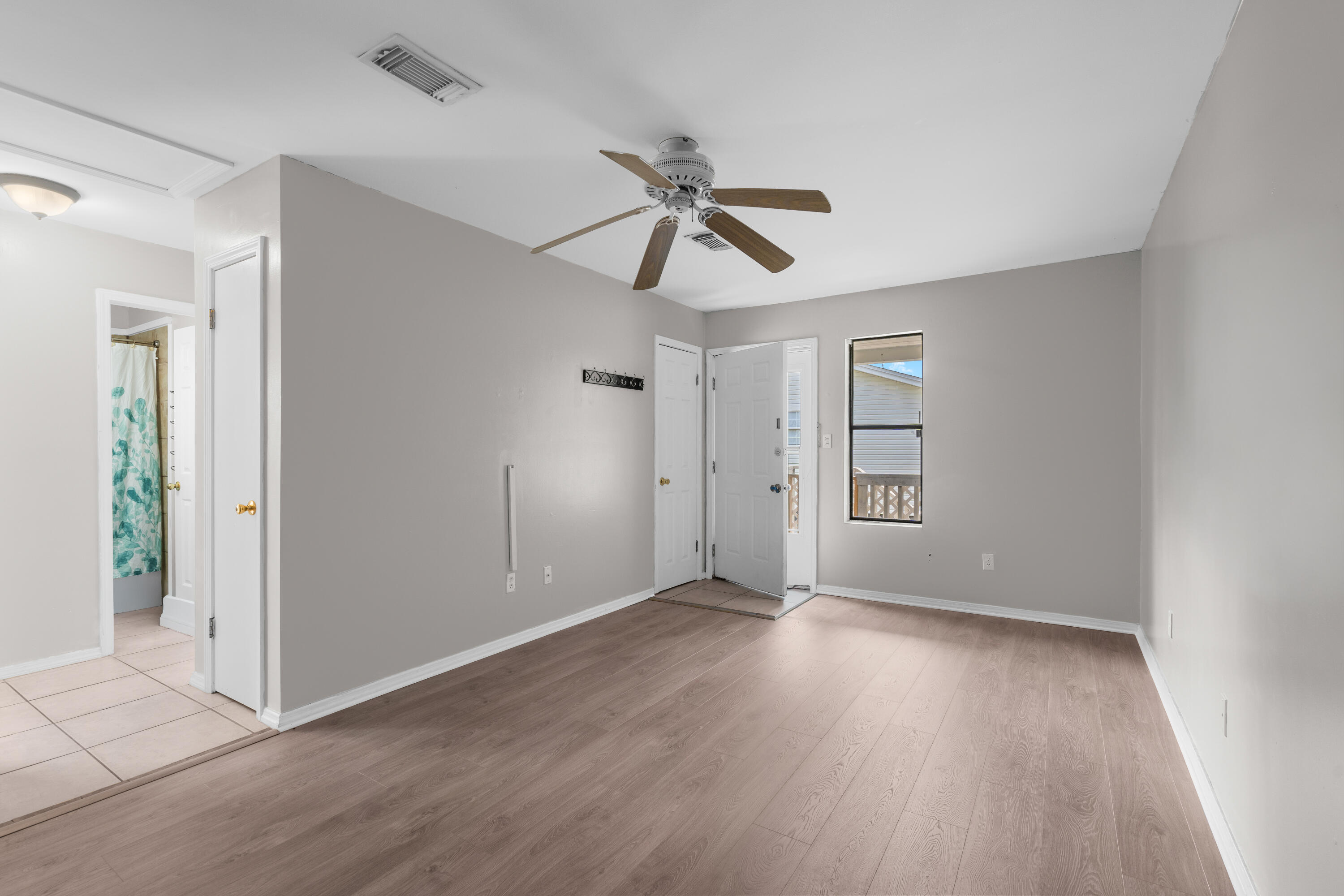 COUNTRY CLUB VILLAS - Residential