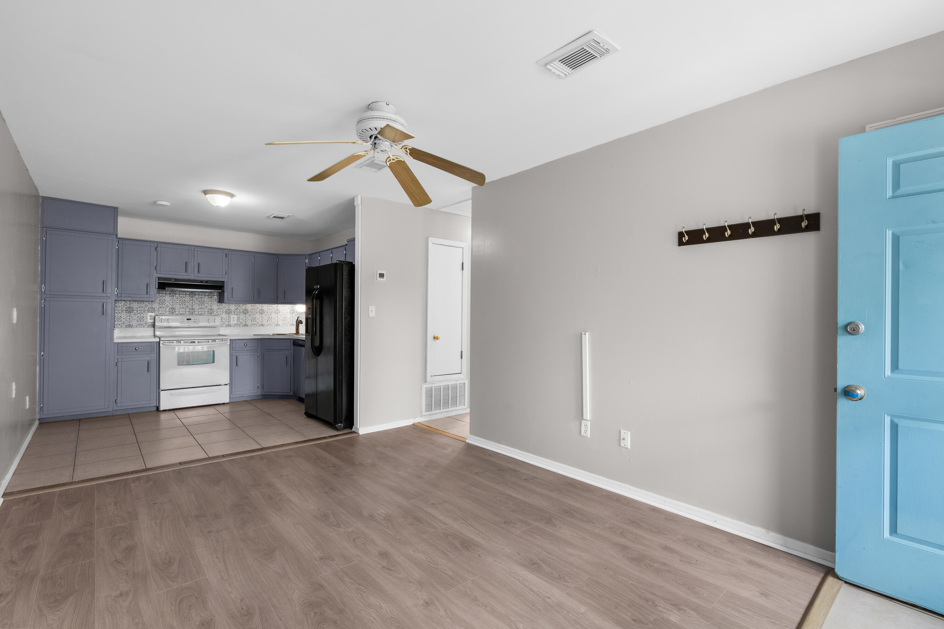 COUNTRY CLUB VILLAS - Residential