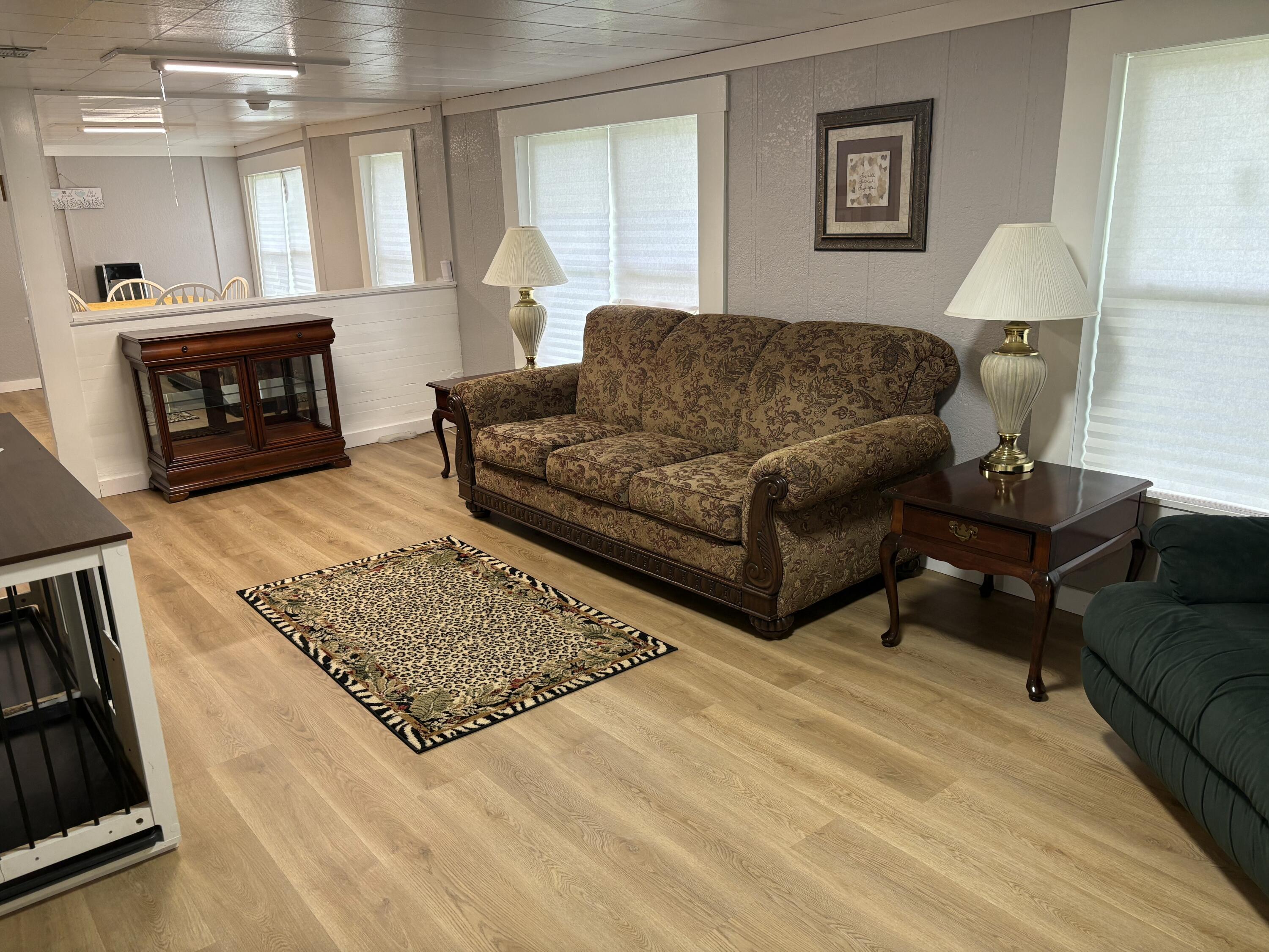 METES & BOUNDS - Residential Lease