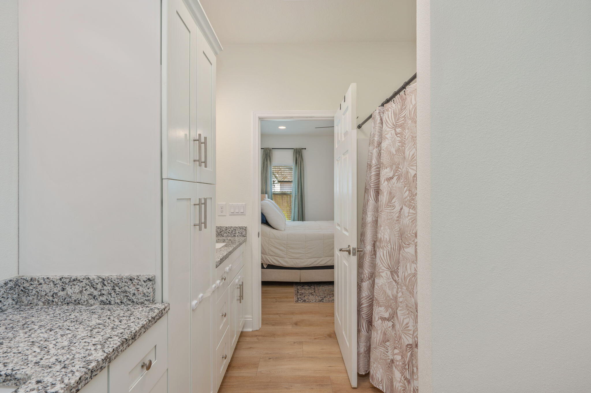 QUIET OAKS - Residential