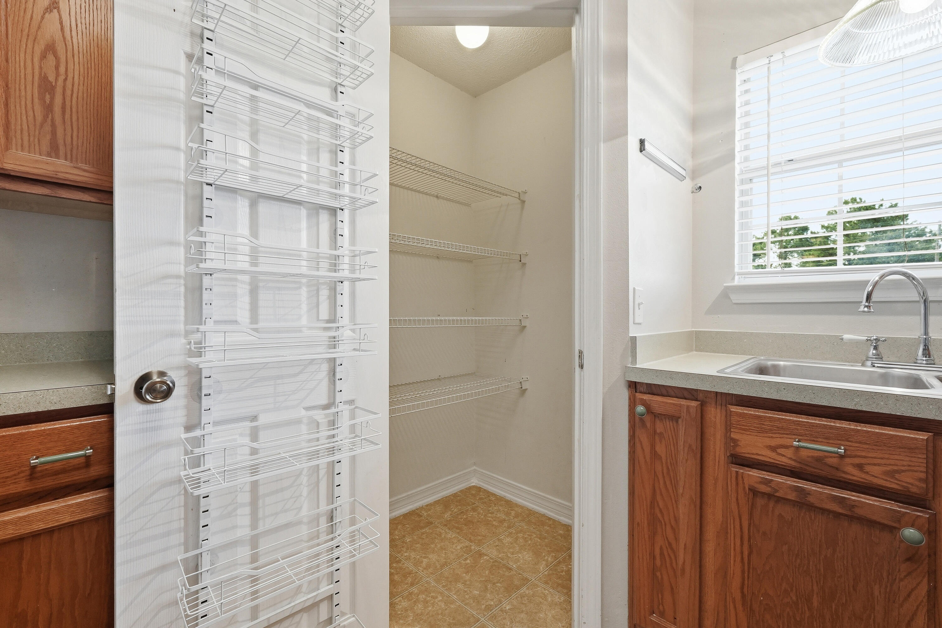 COUNTRYVIEW ESTATES 10TH ADDN - Residential Lease