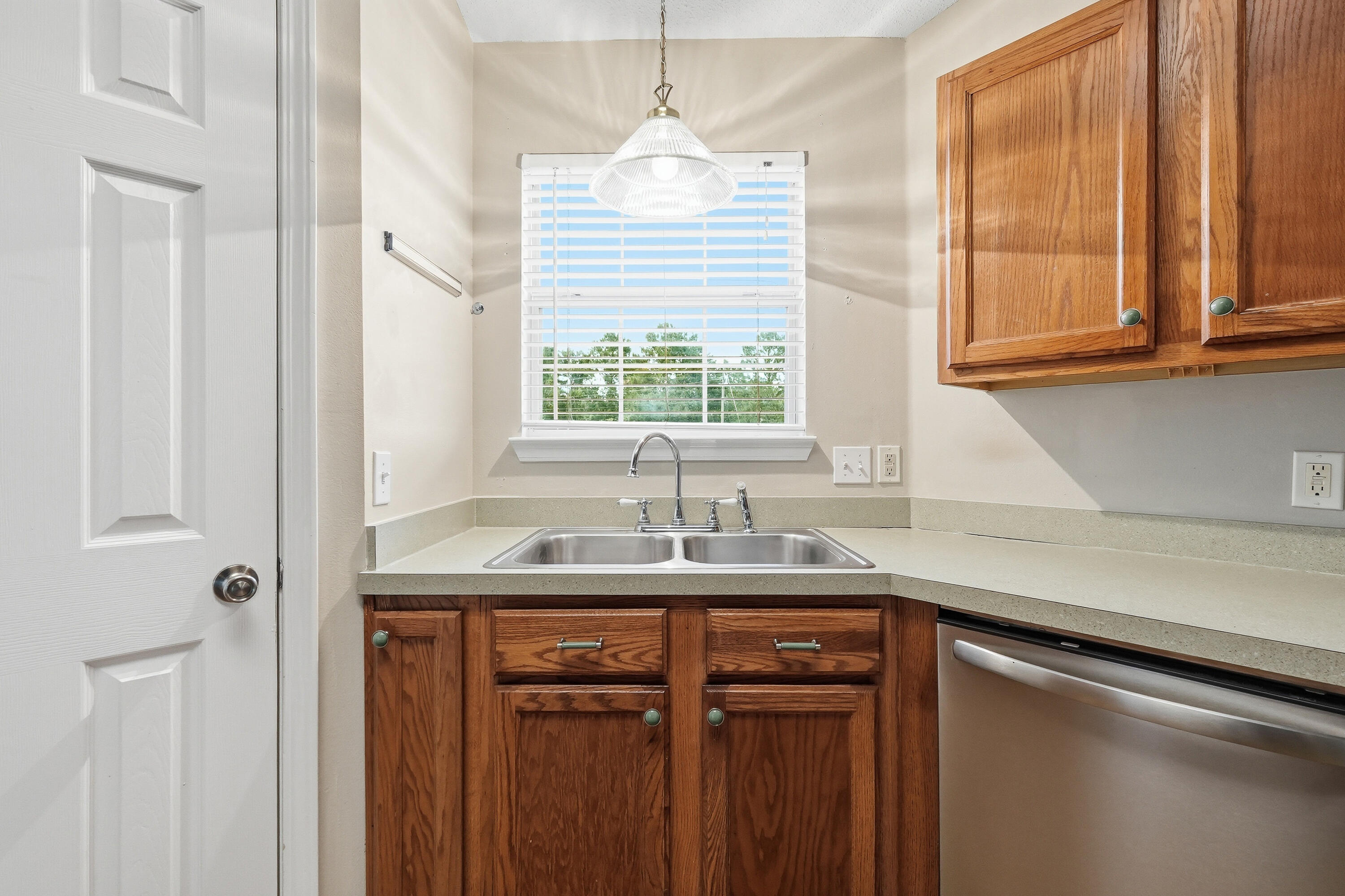 COUNTRYVIEW ESTATES 10TH ADDN - Residential Lease