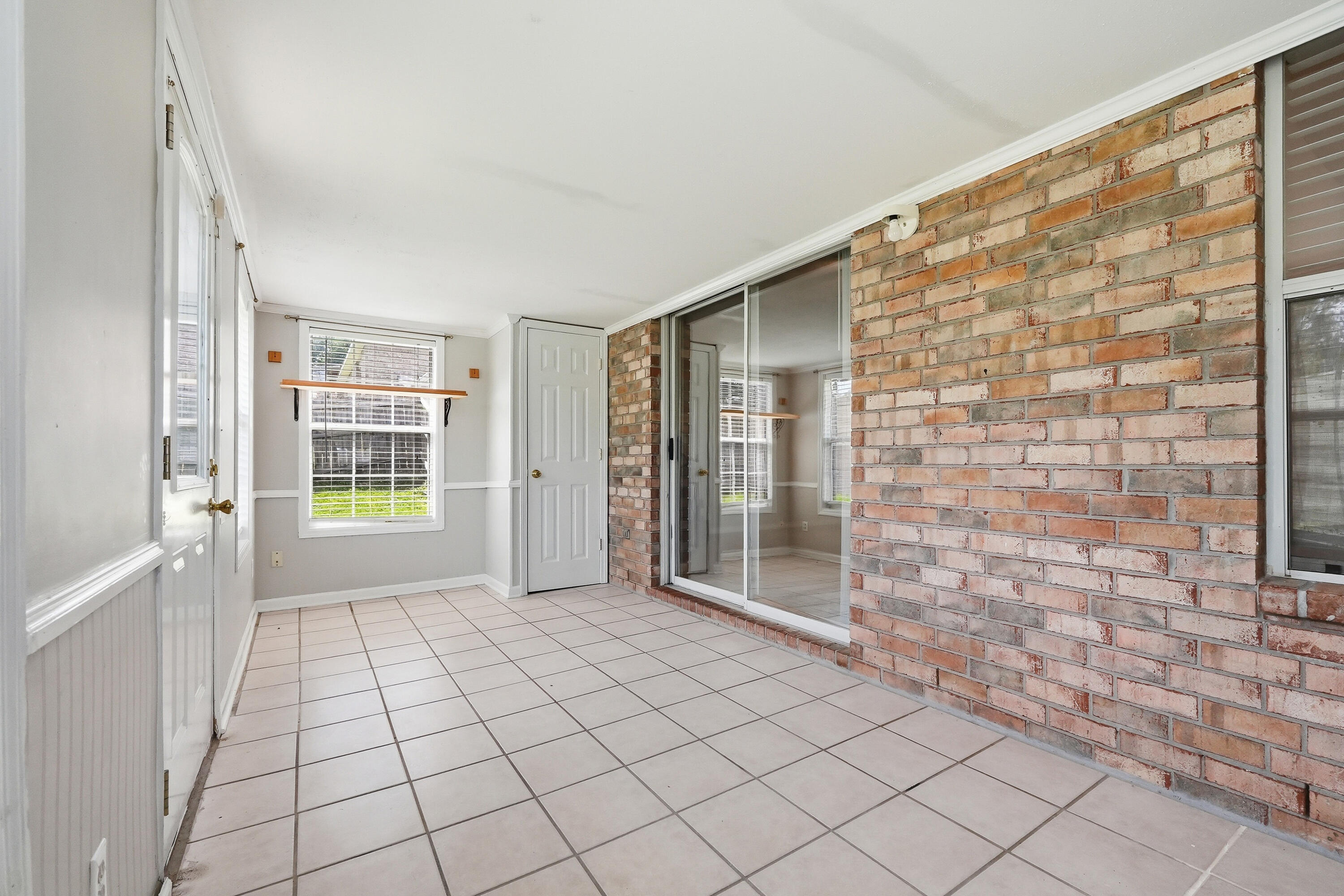 COUNTRYVIEW ESTATES 10TH ADDN - Residential Lease