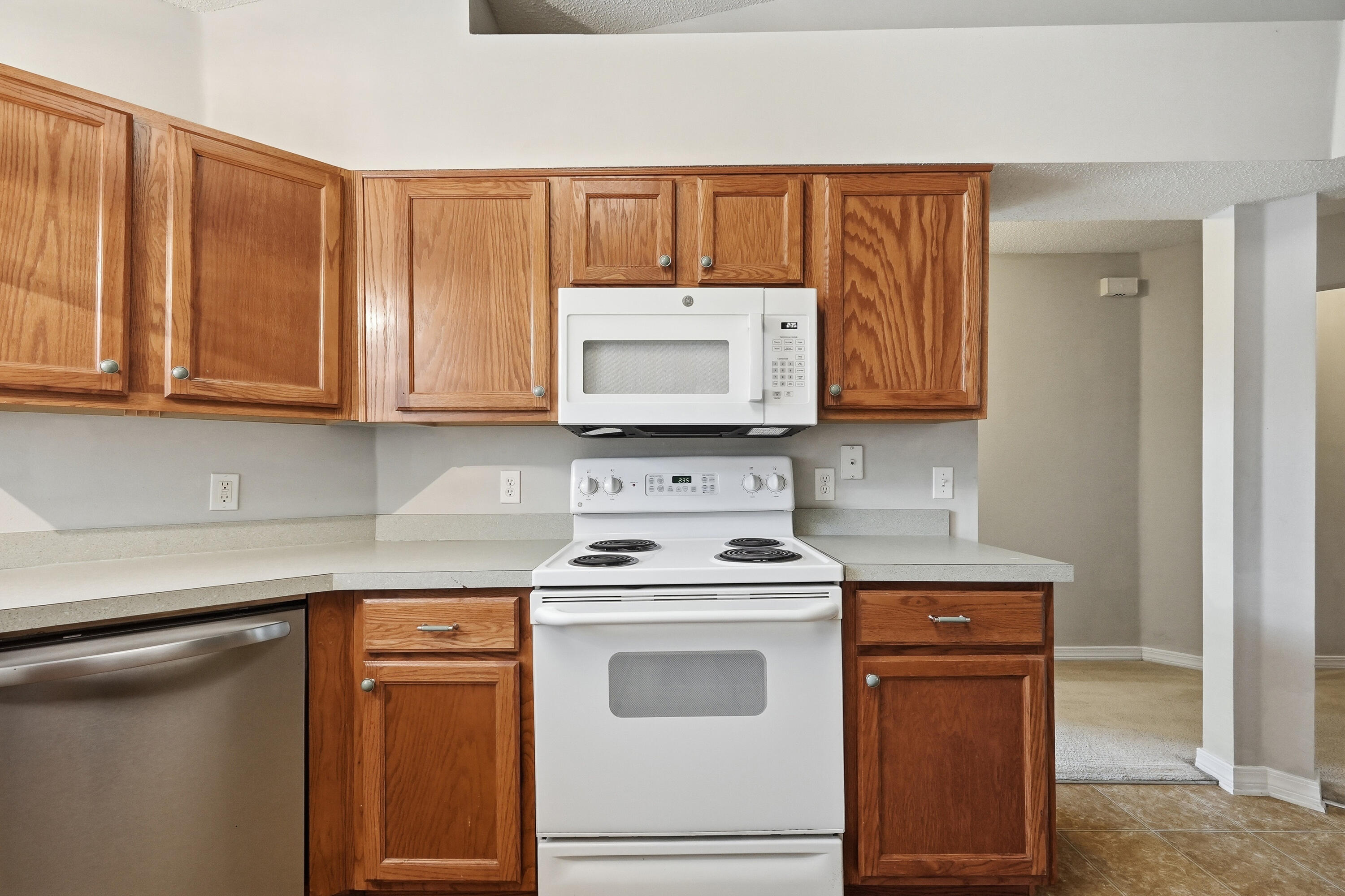 COUNTRYVIEW ESTATES 10TH ADDN - Residential Lease