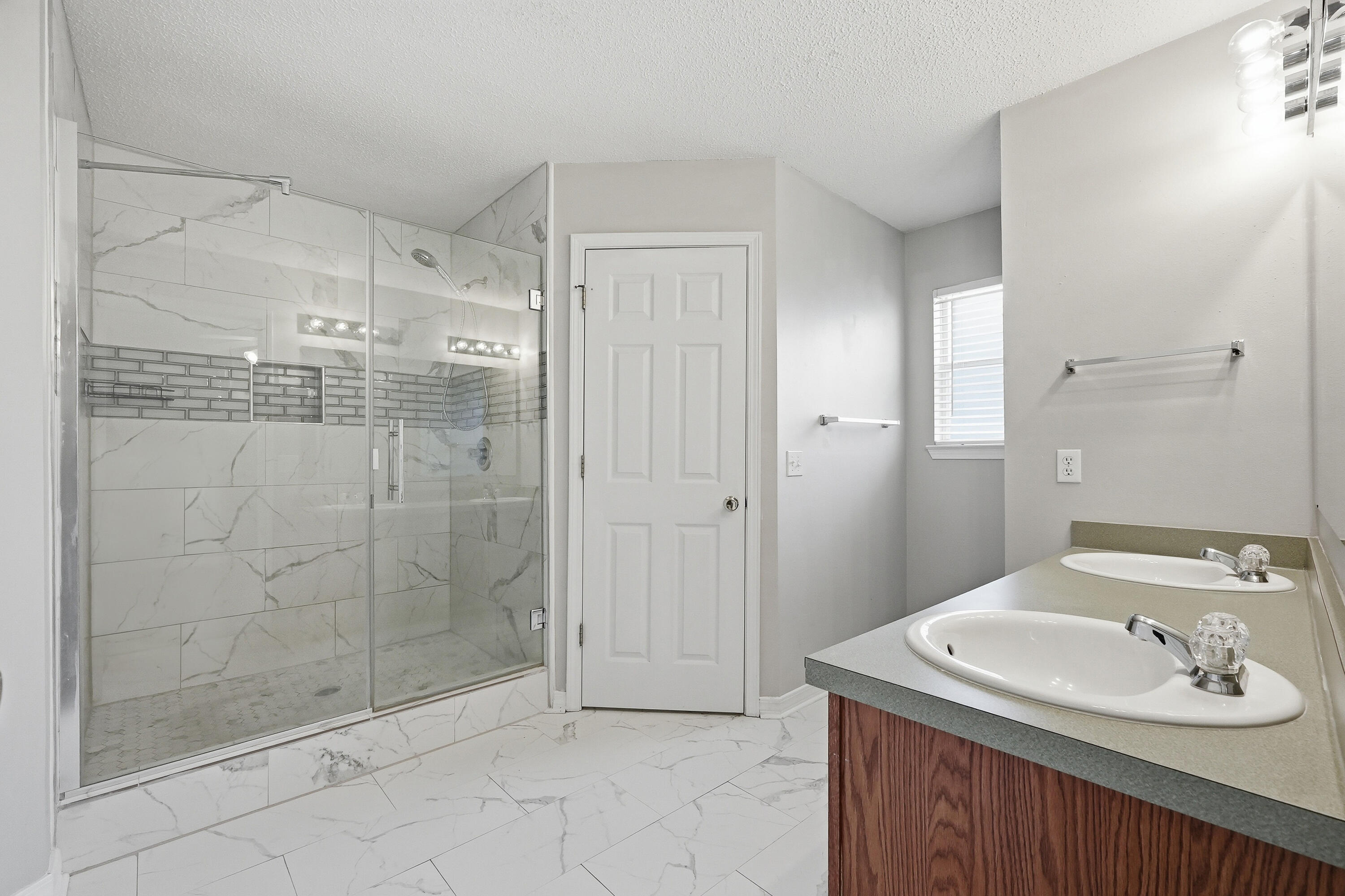 COUNTRYVIEW ESTATES 10TH ADDN - Residential Lease