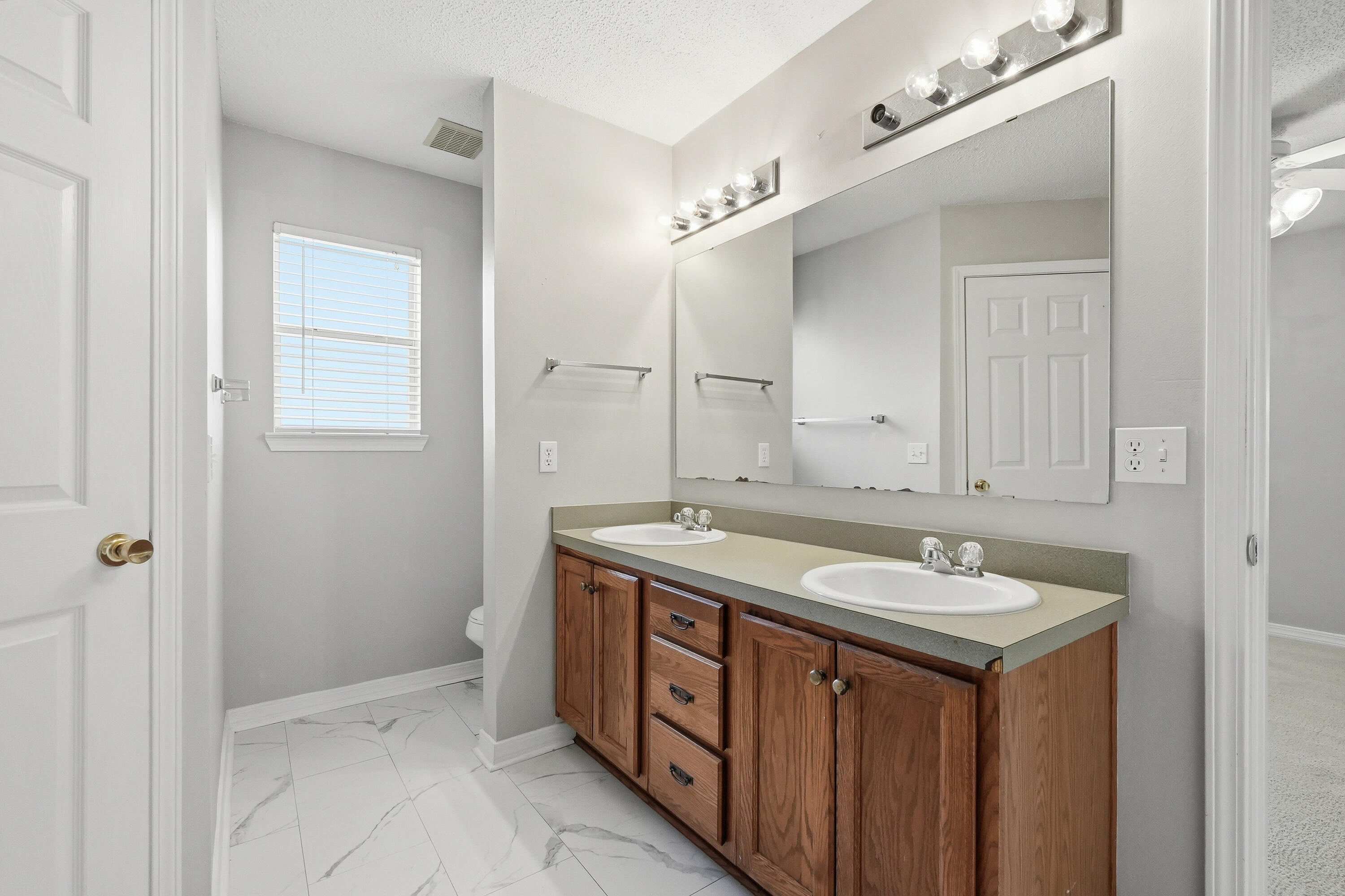 COUNTRYVIEW ESTATES 10TH ADDN - Residential Lease