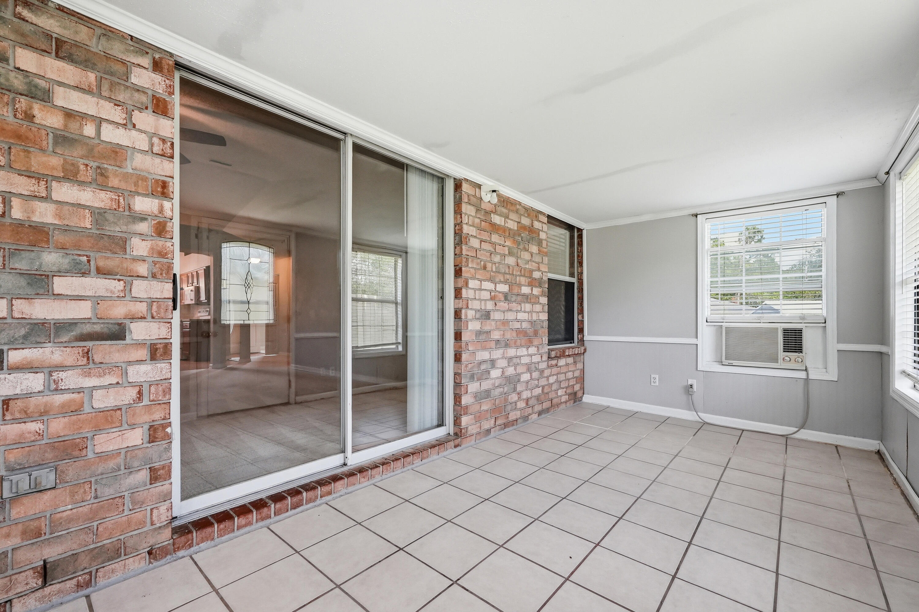 COUNTRYVIEW ESTATES 10TH ADDN - Residential Lease