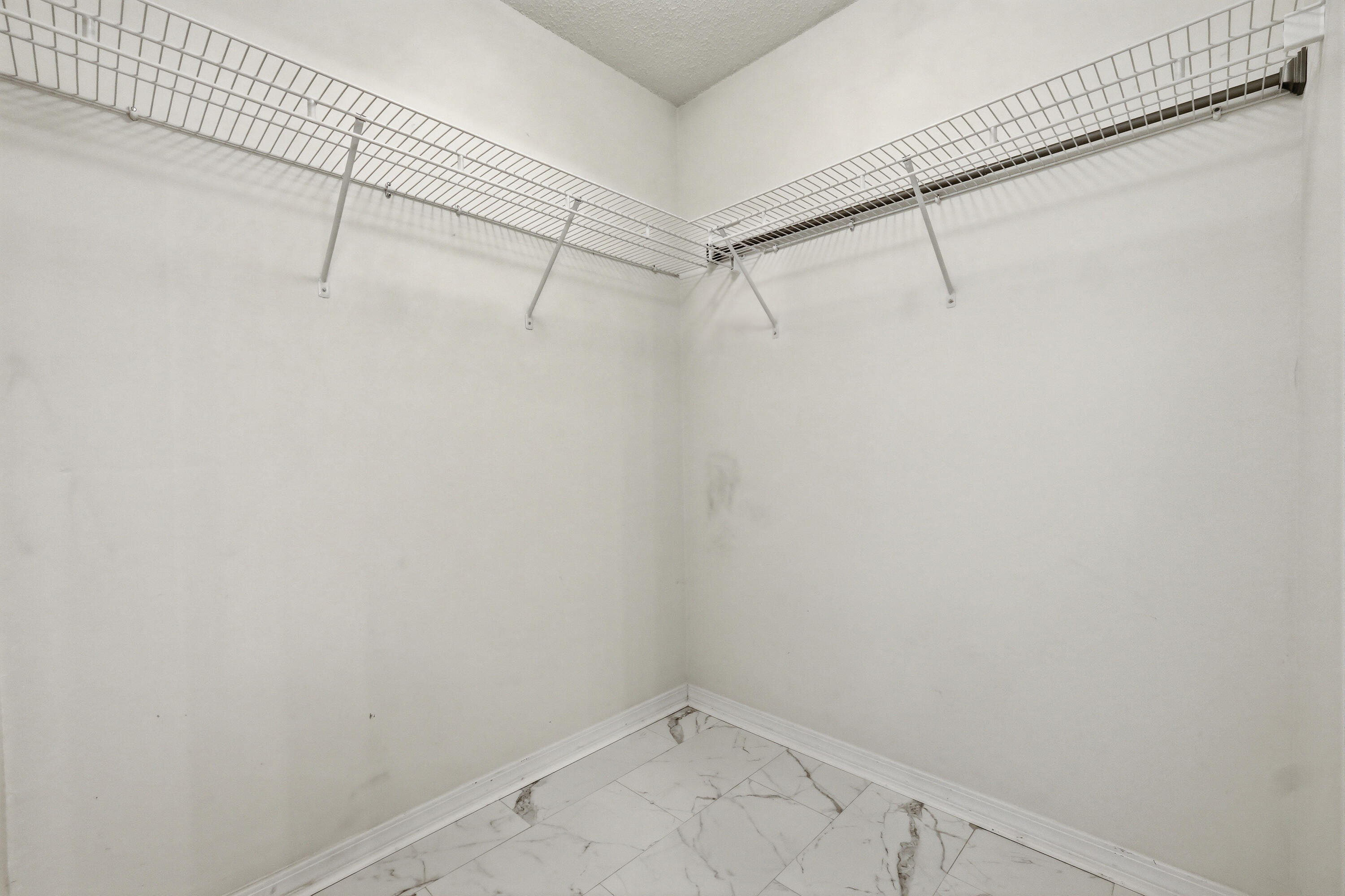COUNTRYVIEW ESTATES 10TH ADDN - Residential Lease