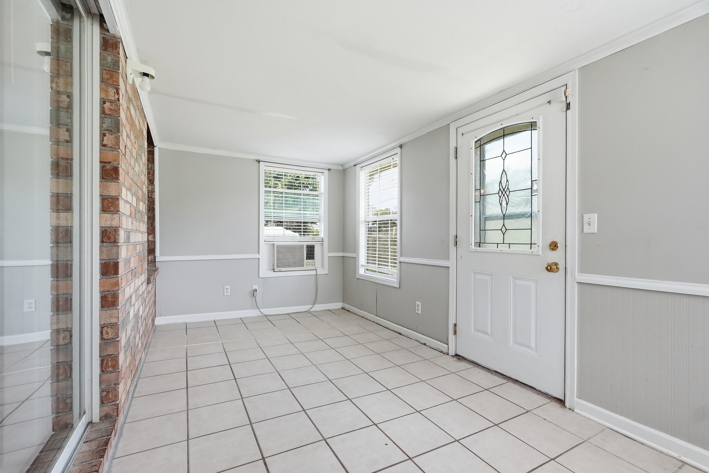 COUNTRYVIEW ESTATES 10TH ADDN - Residential Lease