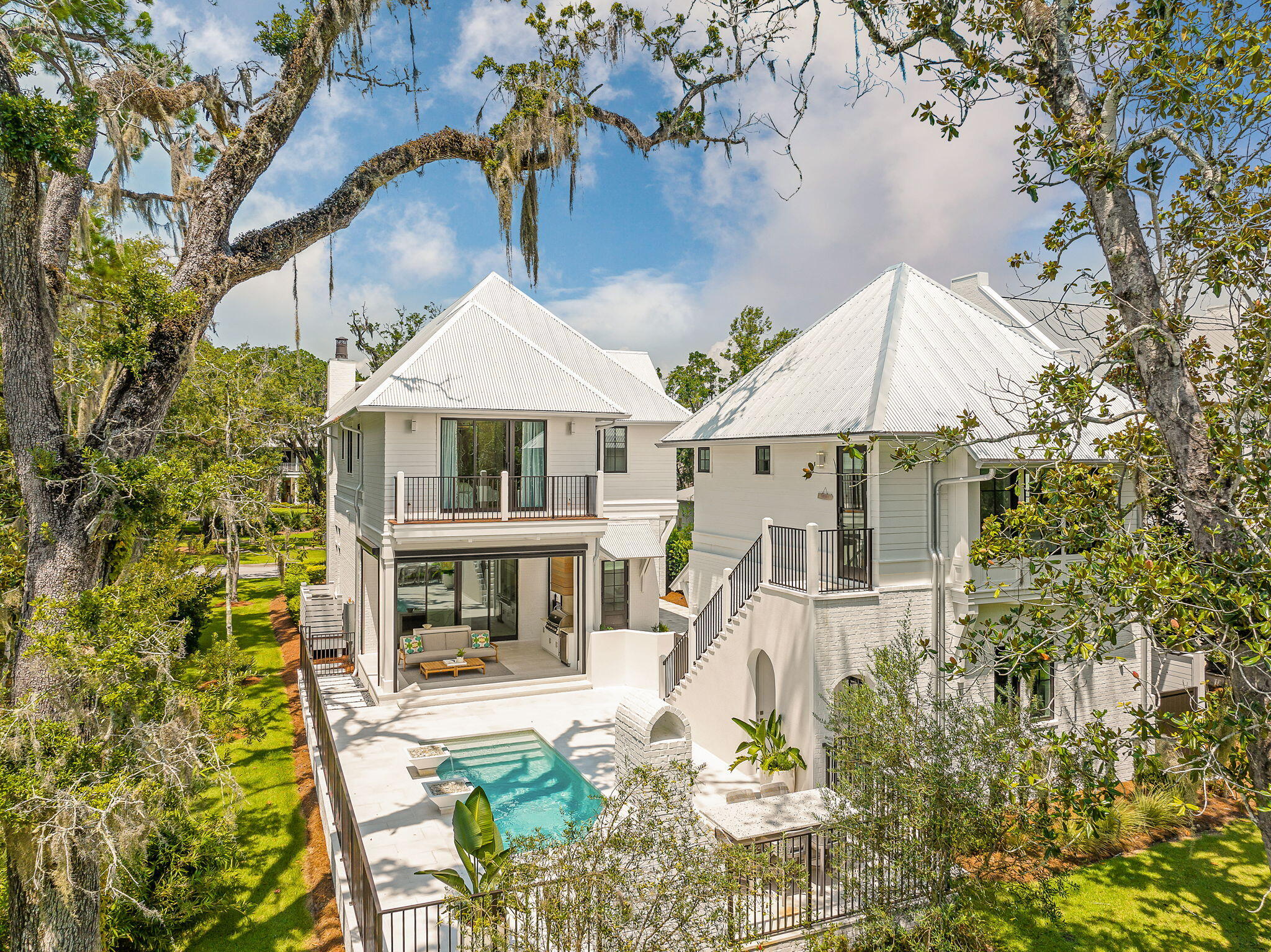 CHURCHILL OAKS - Residential