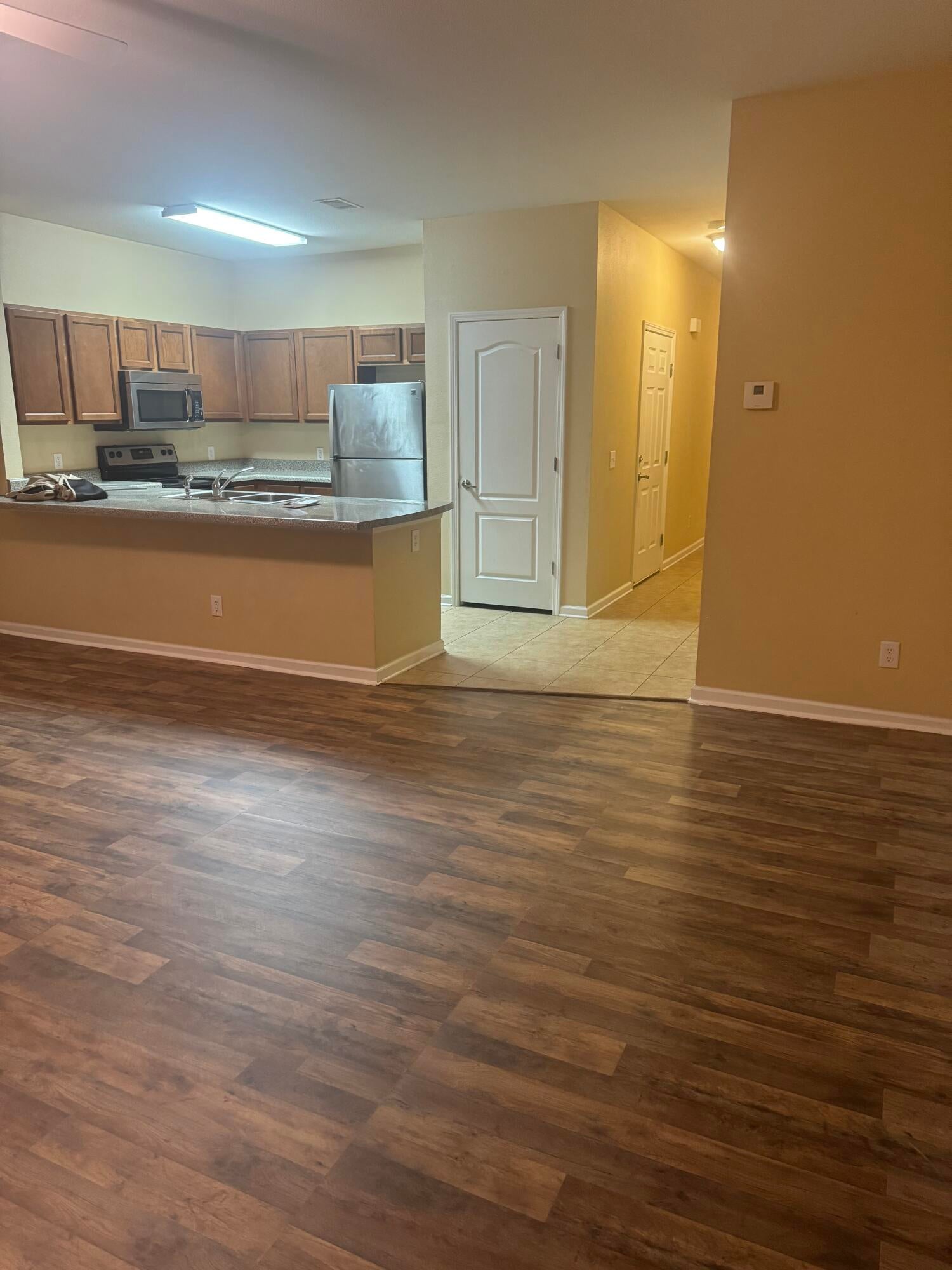 IRON HORSE T/H PH I - Residential Lease