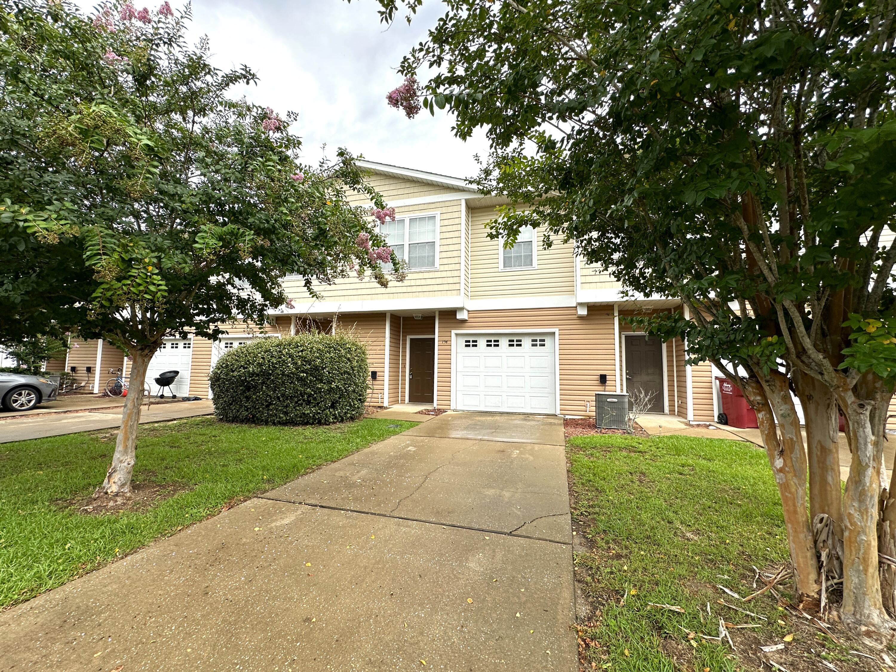 IRON HORSE T/H PH I - Residential Lease