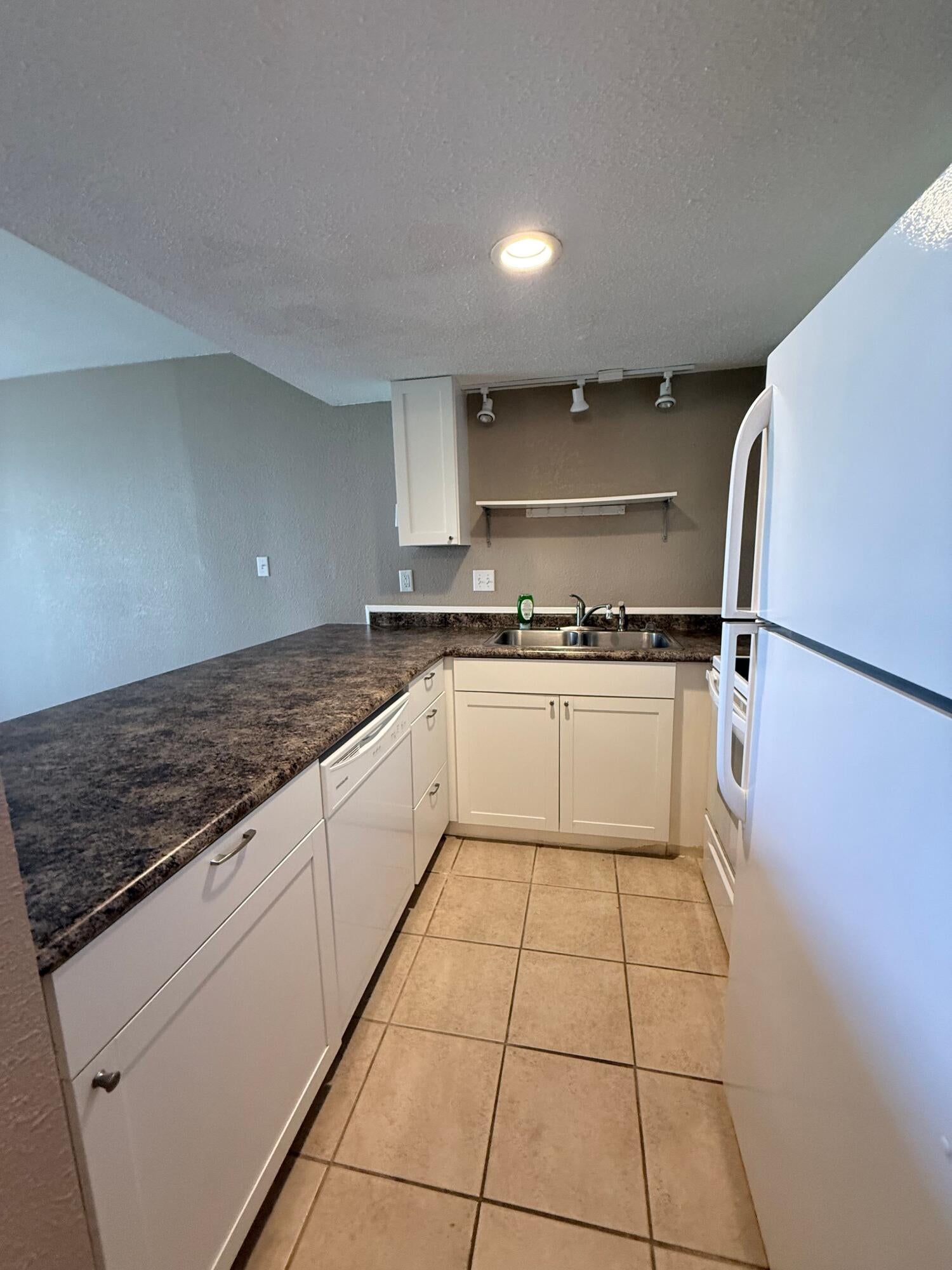 FOUNTAINHEAD CONDO - Residential Lease