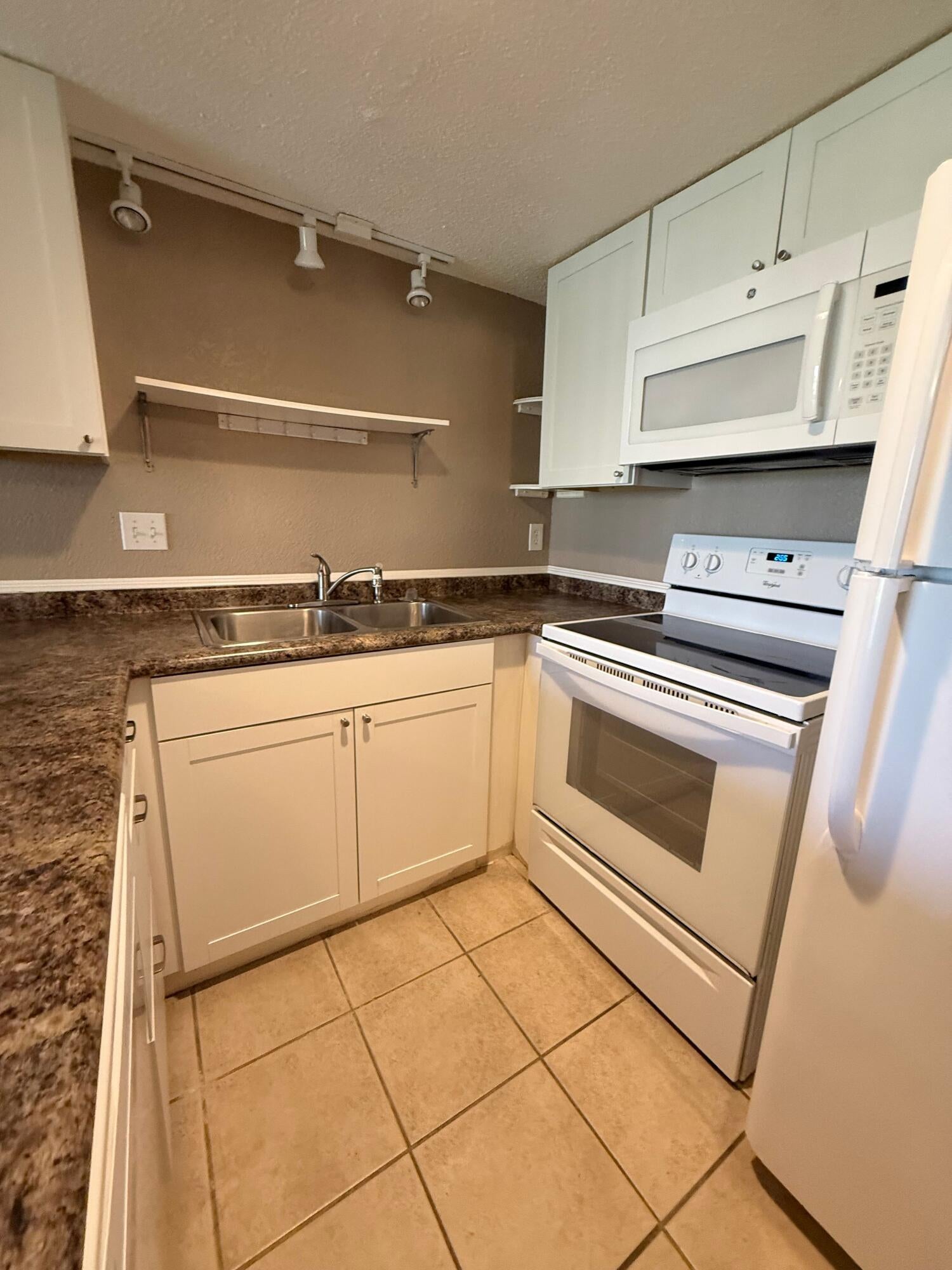 FOUNTAINHEAD CONDO - Residential Lease