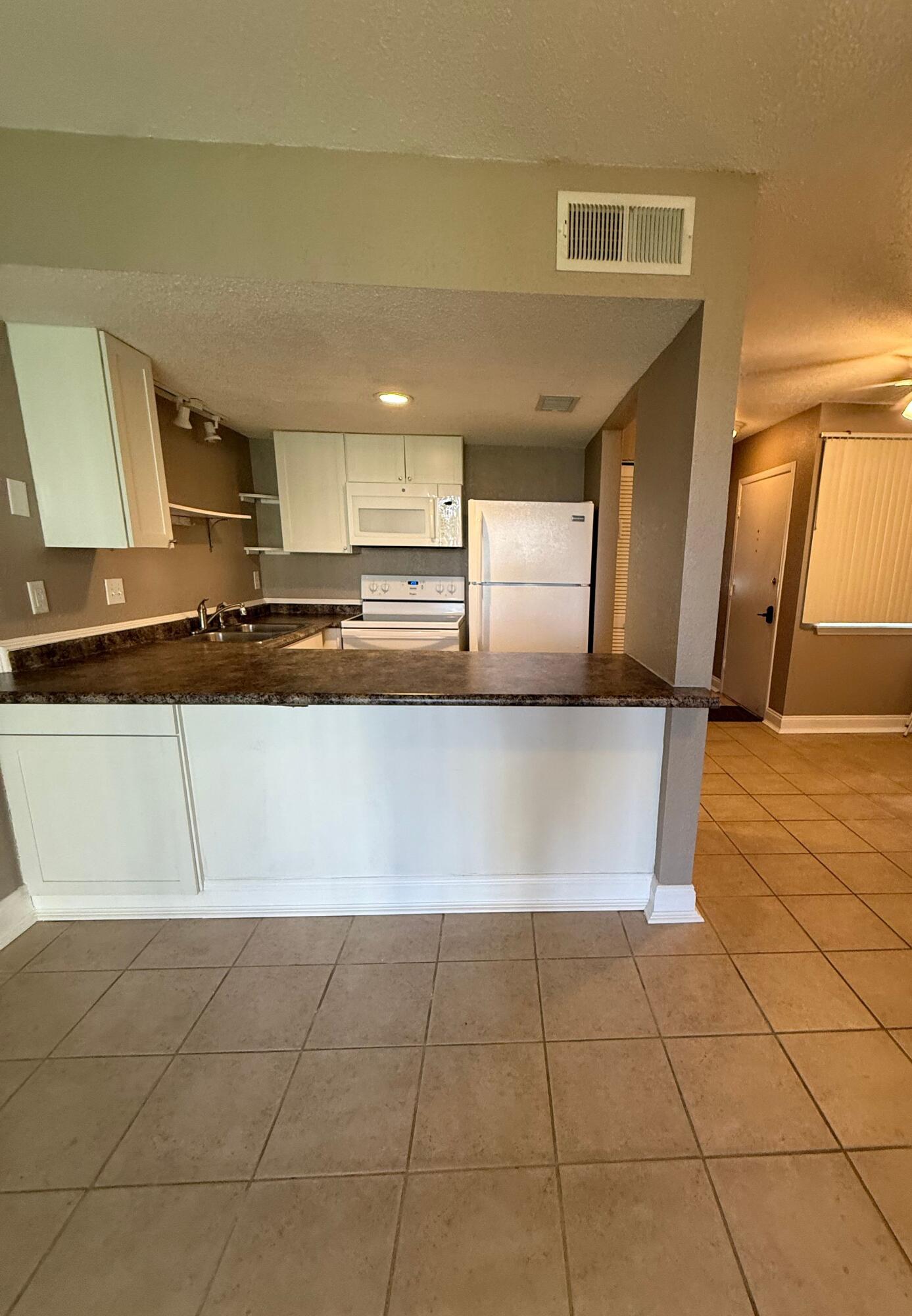 FOUNTAINHEAD CONDO - Residential Lease