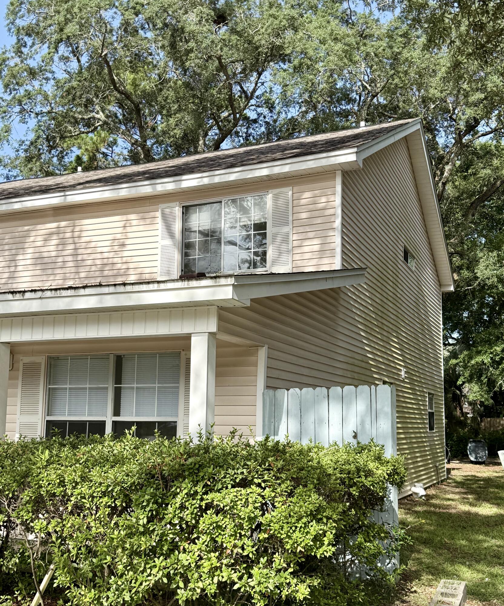 Cute 2 Bedroom/1.5 Townhouse. Just a short drive to shopping and both bases.