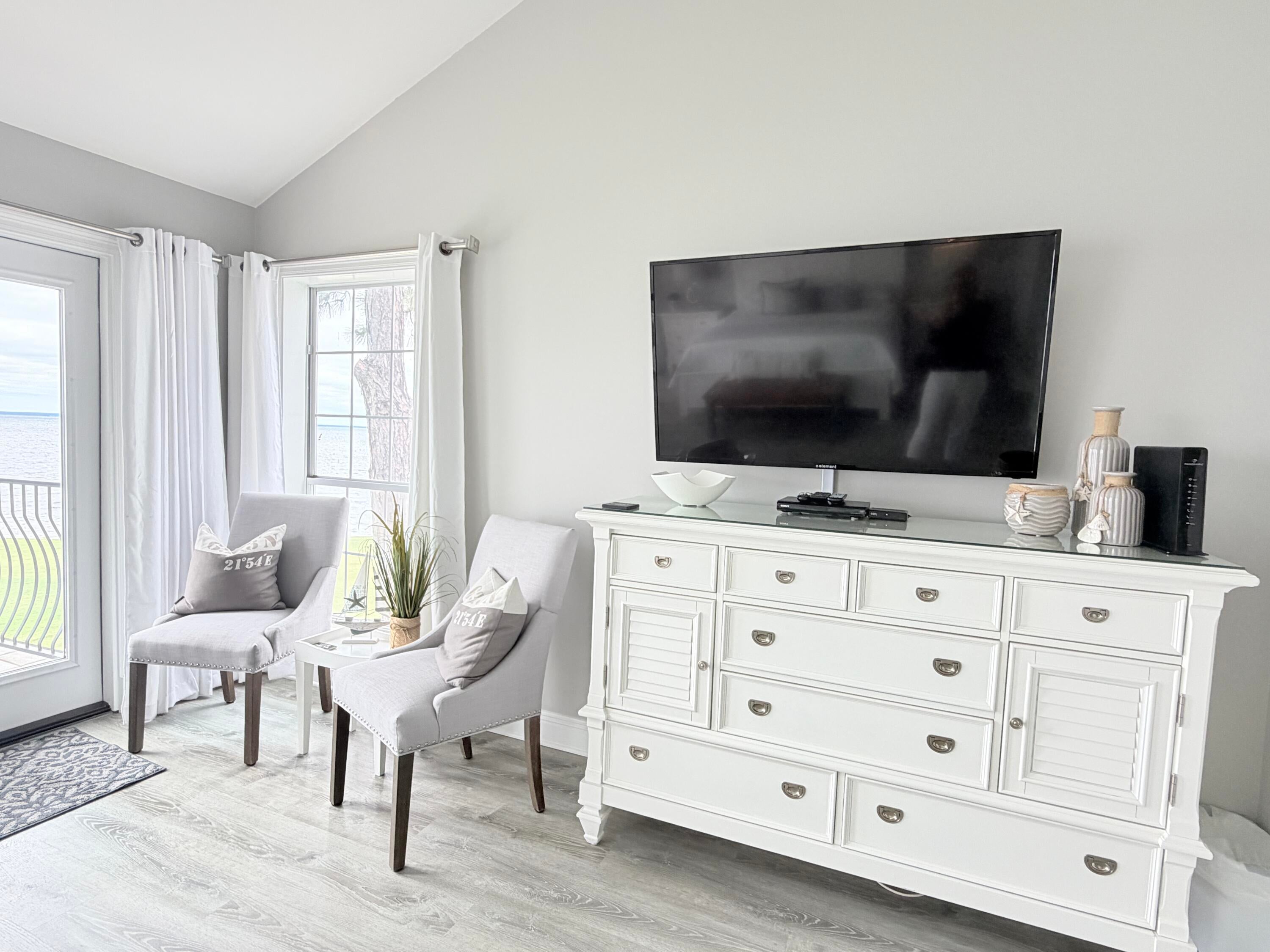 VANTAGE POINTE - Residential